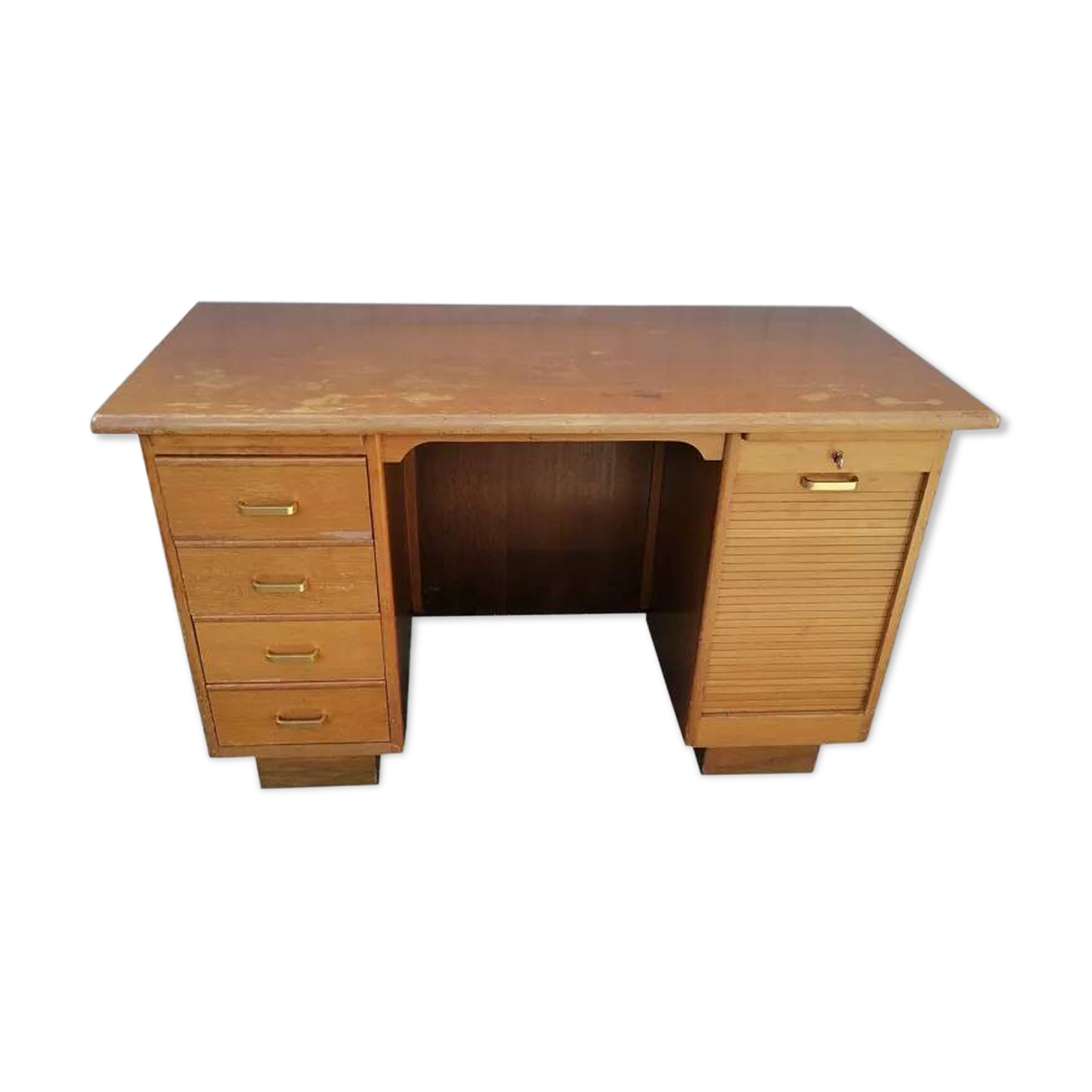 What Kind of Wood is a Leopold Furniture Made of: Expert Insights