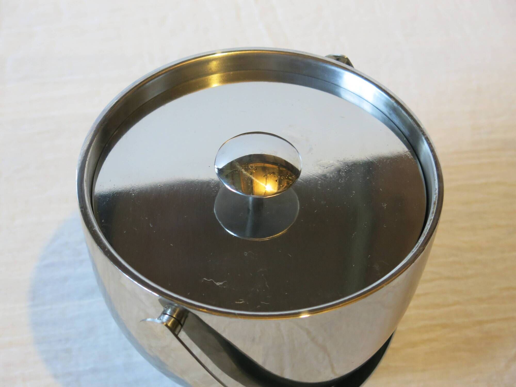 Pot à glaçons en inox en bon état