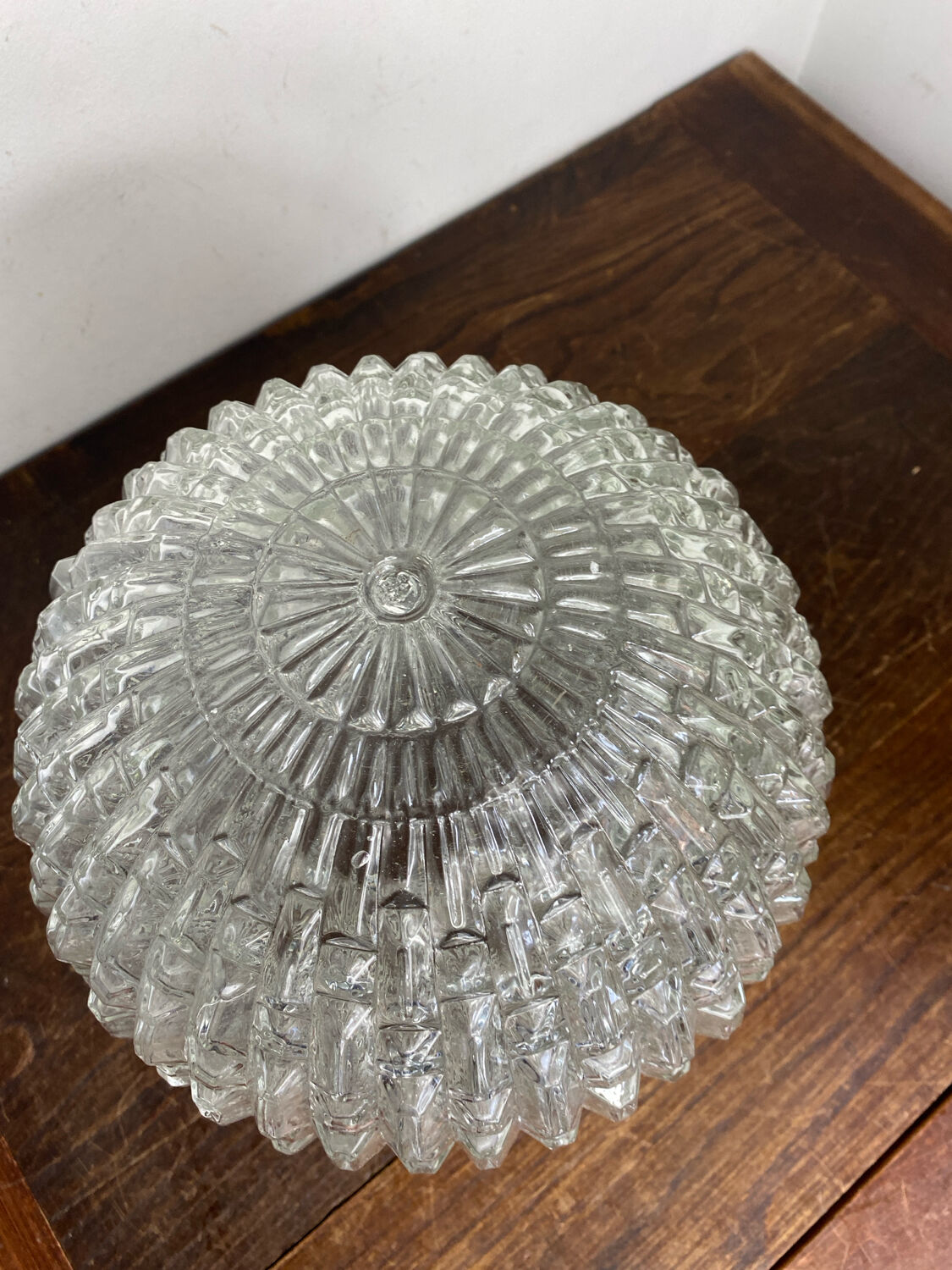 Globe en verre à décors géométriques