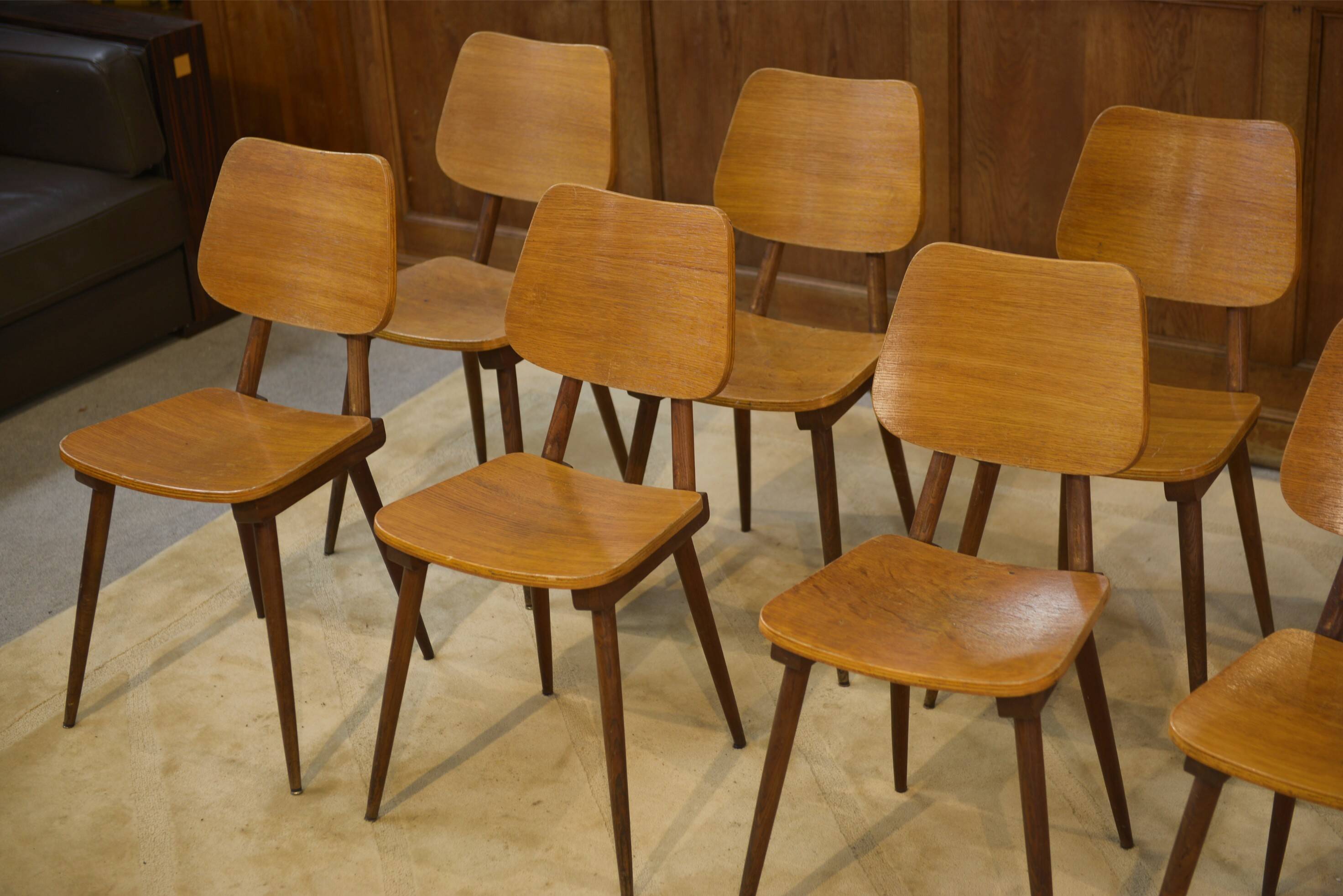 Set of 8 oak chairs from the 1960s.