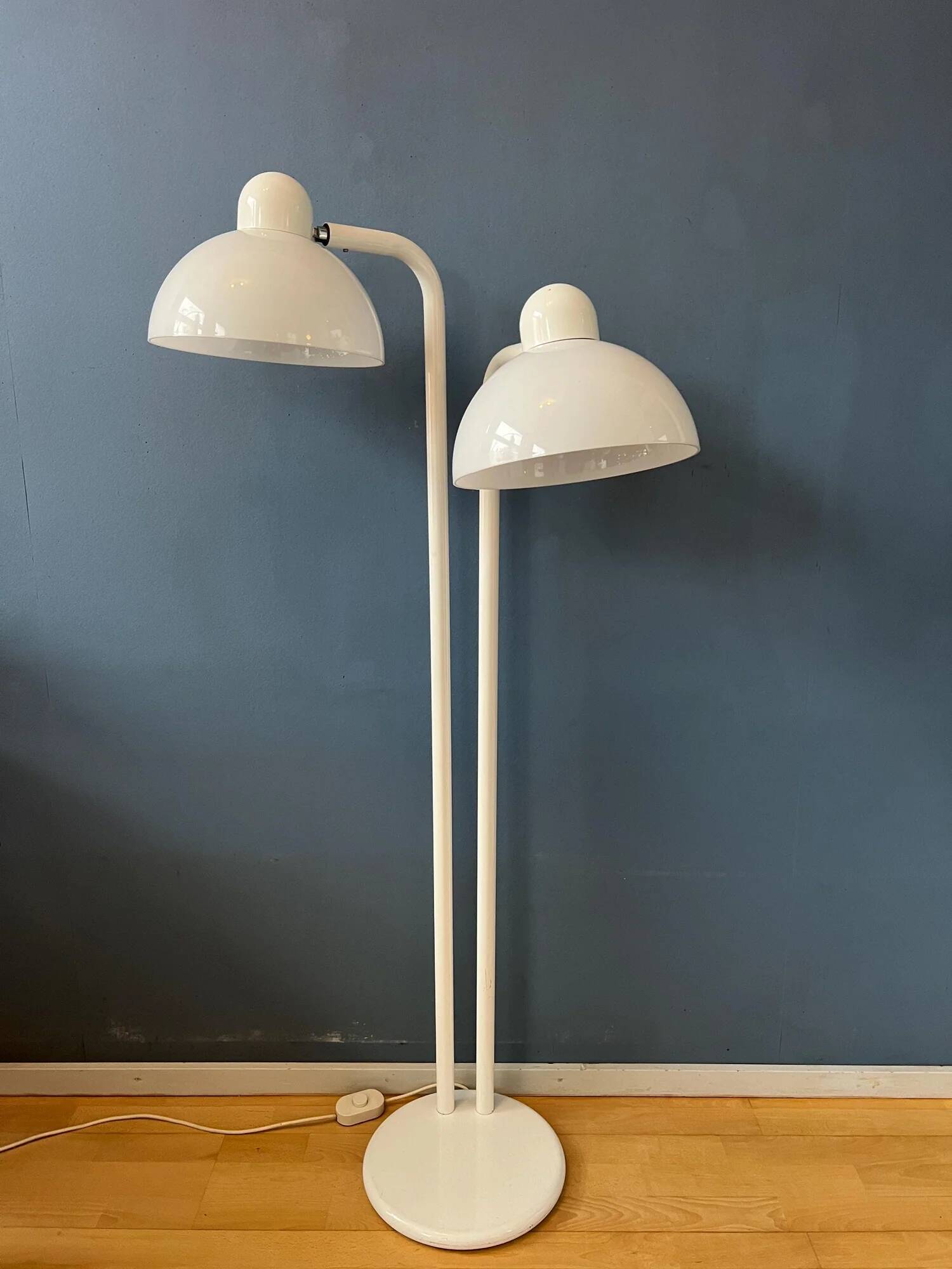 Lampadaire vintage en verre acrylique blanc style spatial