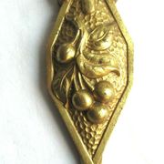 Art Deco wall light gilded bronze carved with cherries, pink tulip Rose in pink glass paste