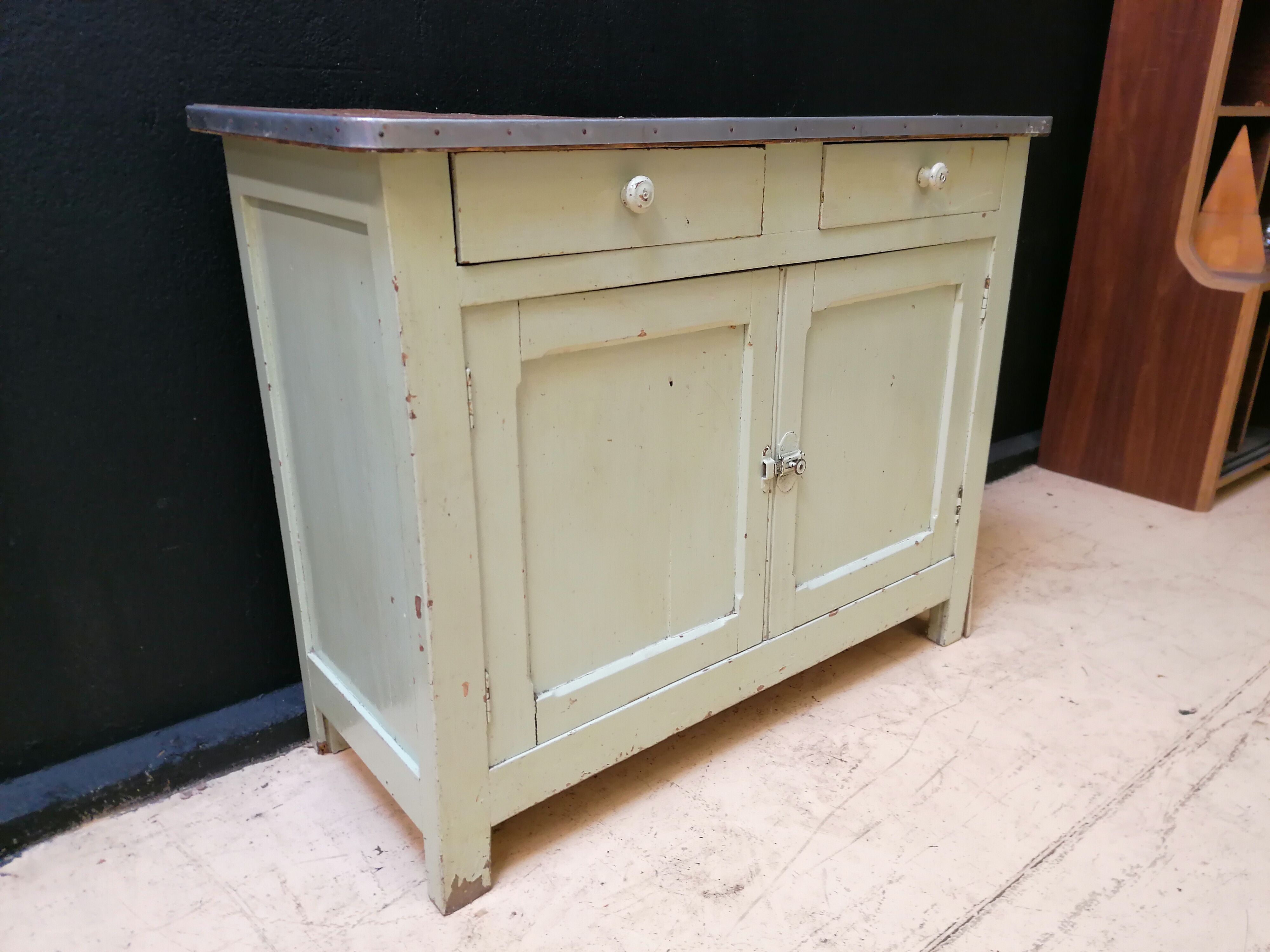 Furniture kitchen on in 60s formica