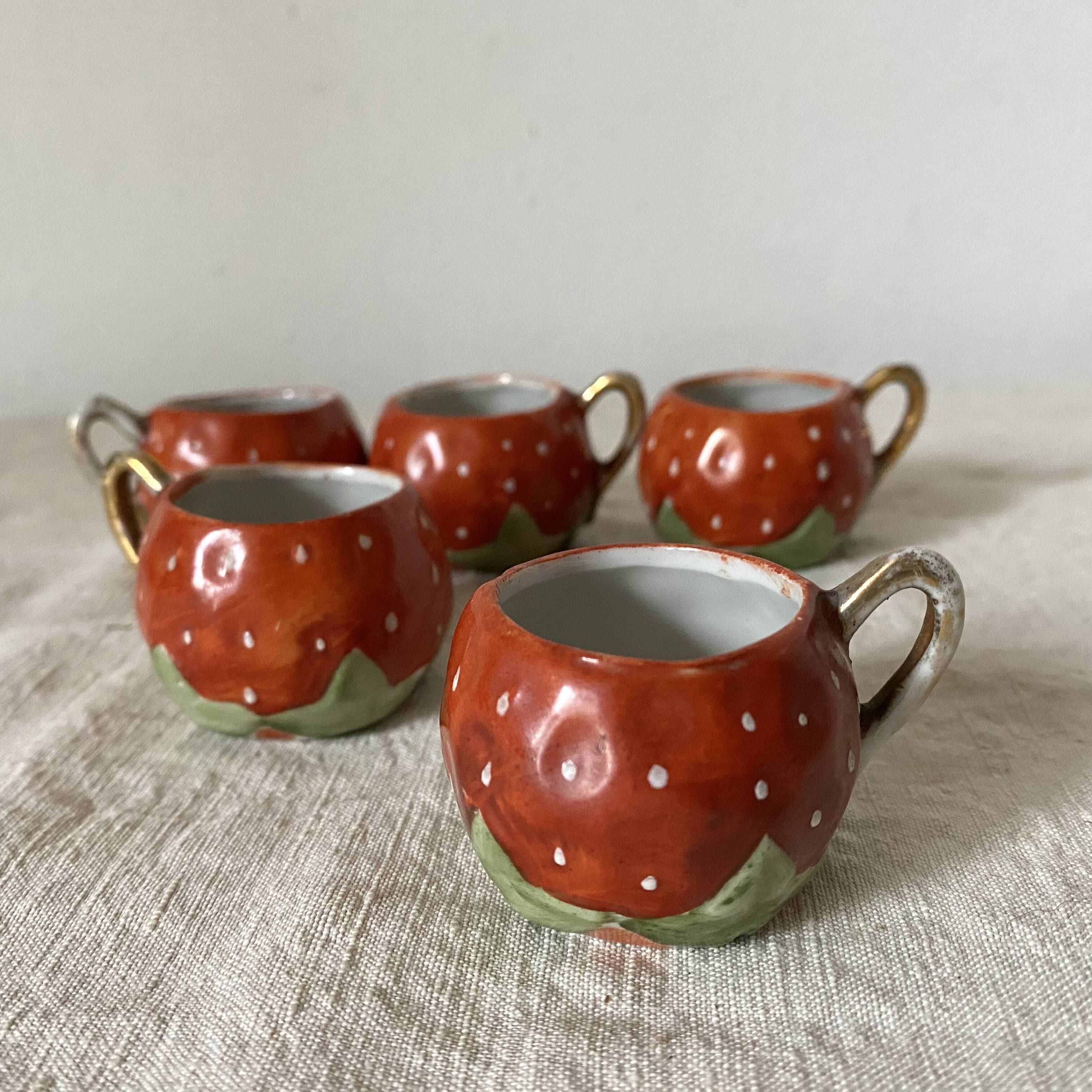 Strawberry liqueur slushie cups