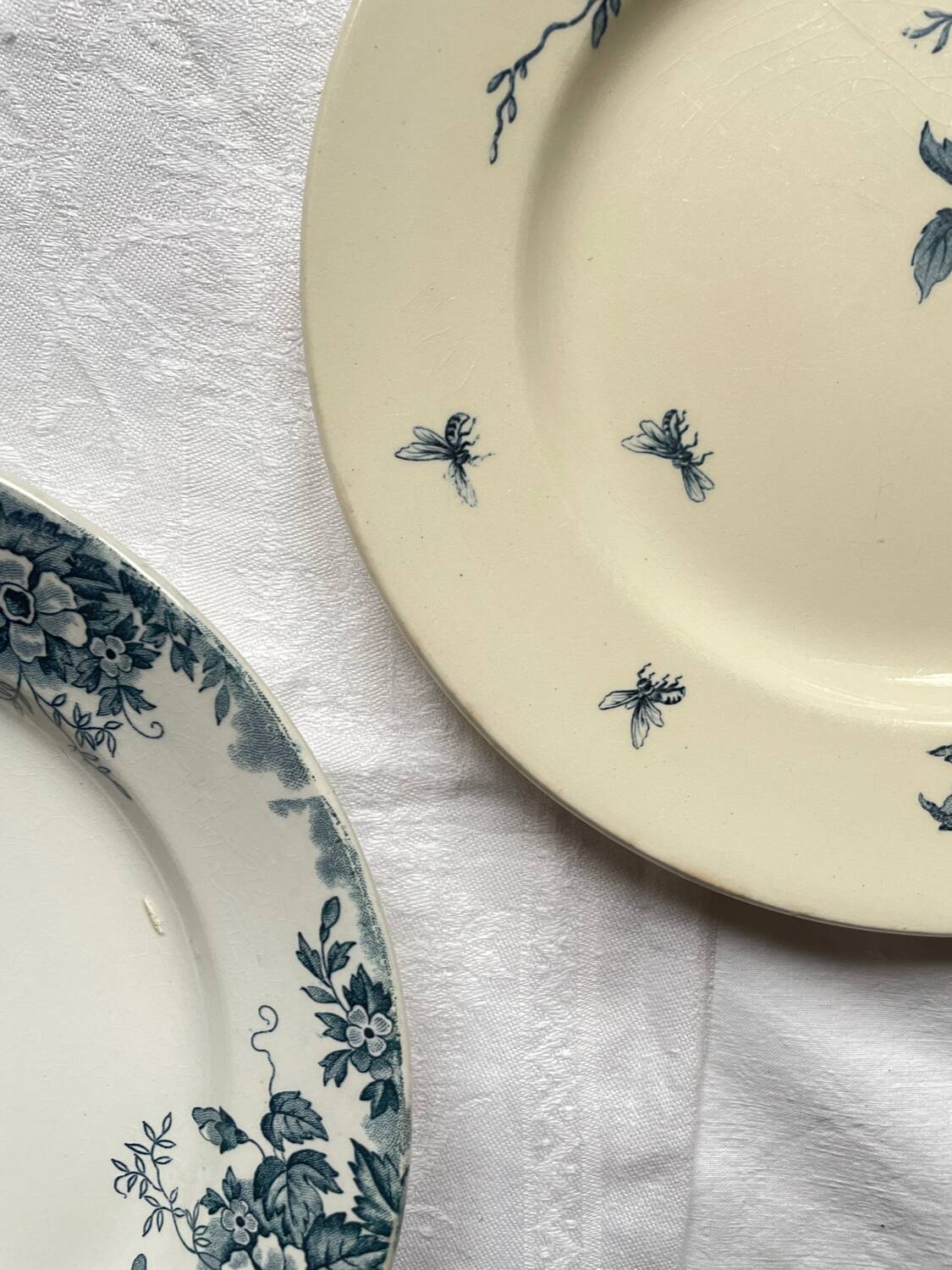 Lot Vintage De 4 Tasses Dépareillées + 1 Théière En Faïence (années 1920-1949) – Occasion