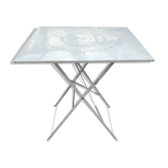 Folding garden table