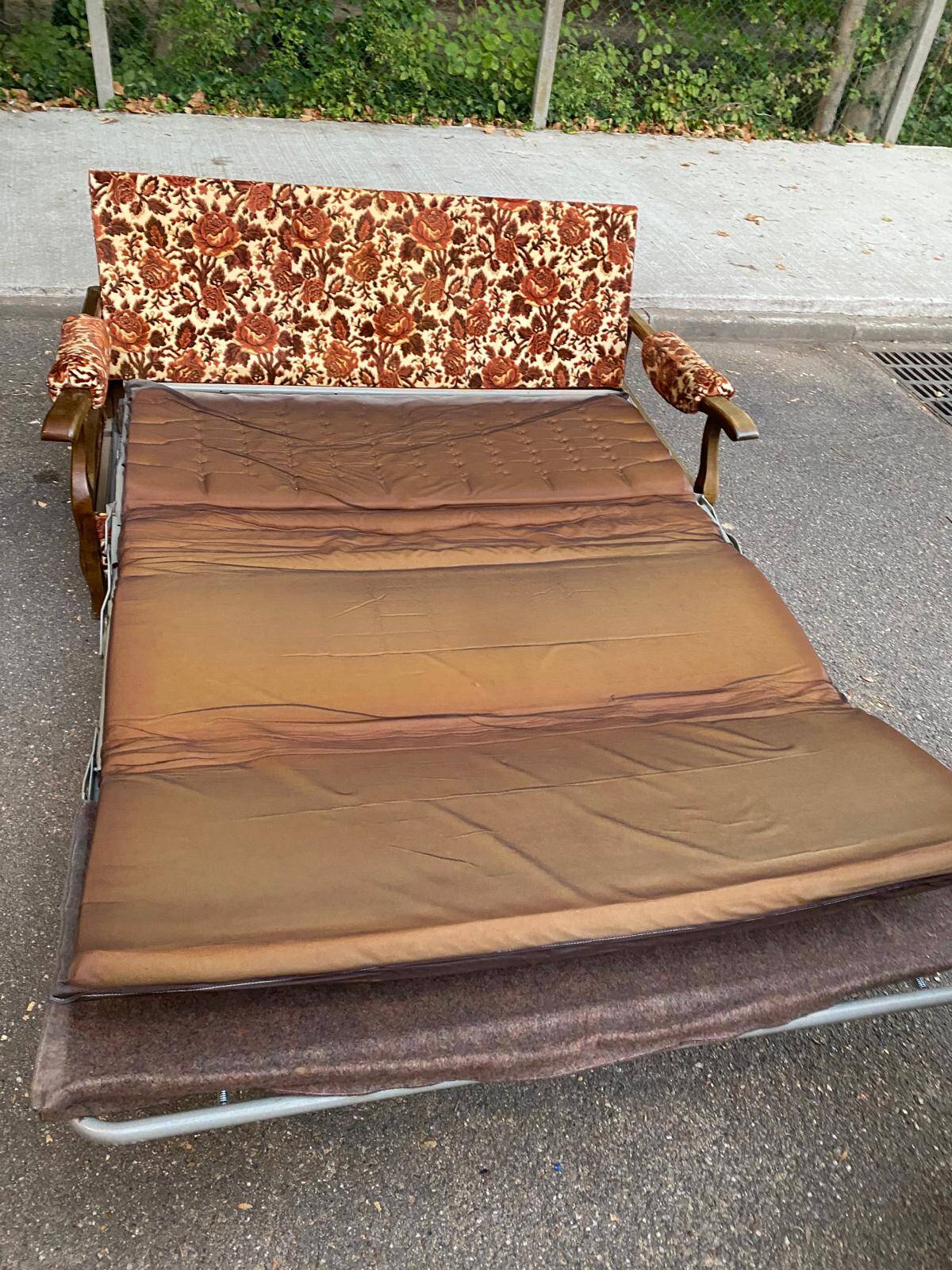 Vintage 70s 3-seater convertible sofa in floral velvet Méral France 1970