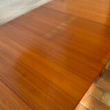 Extendable dining table