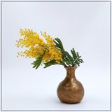 Vase soliflore brutaliste en laiton