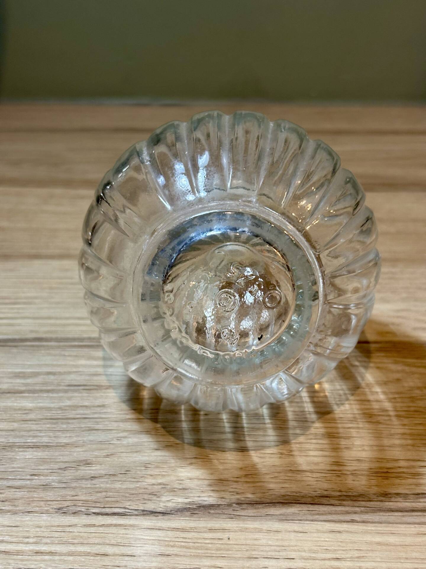 Vintage ribbed glass bottle with stopper – 19 cm
