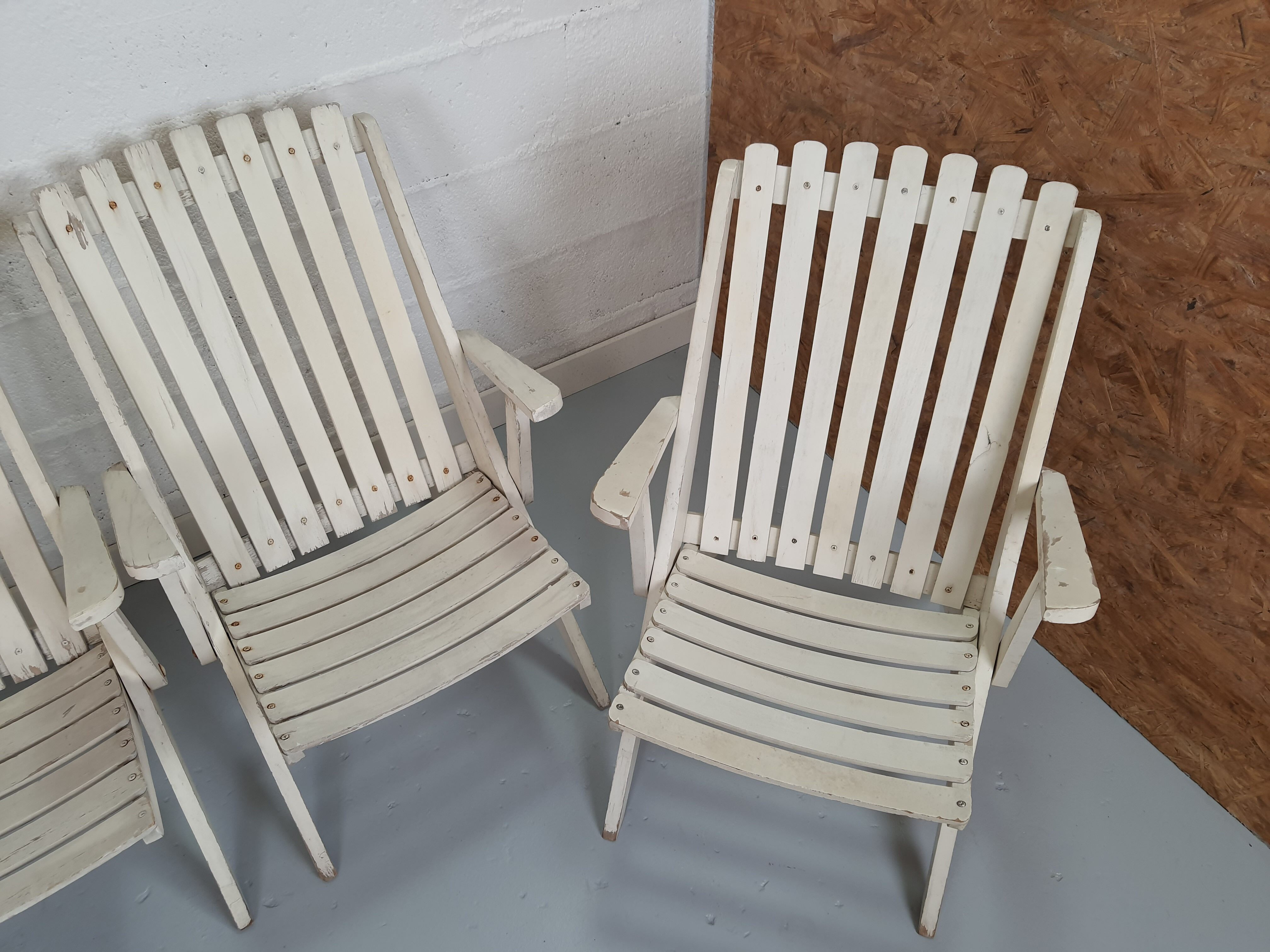 Lot 5 garden armchairs in vintage white wood