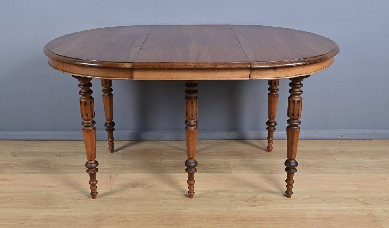 Extendable Walnut Table, Louis-Philippe Style – Late 19th Century
