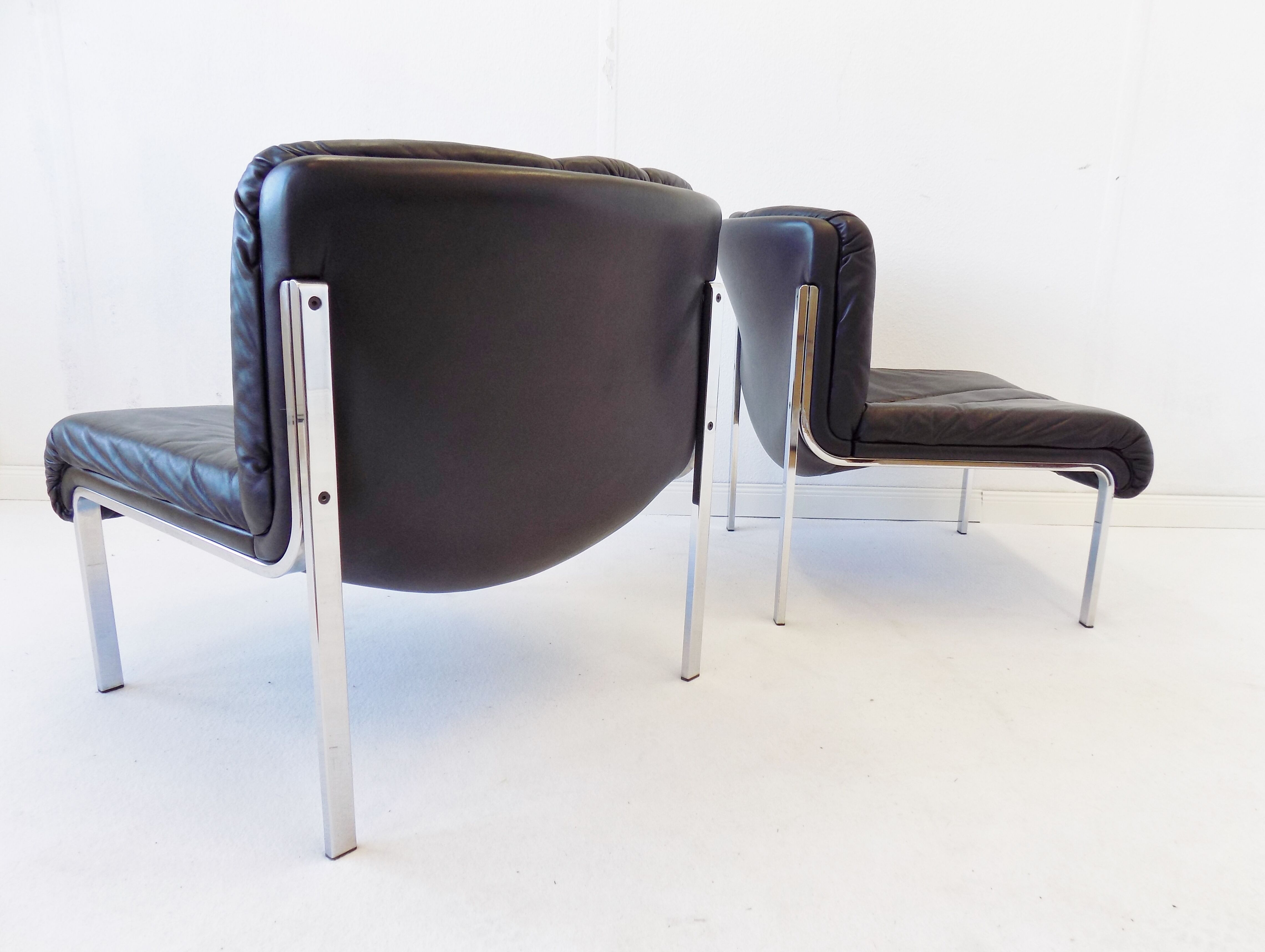 Girsberger Eurochair set of 2 black leather lounge chairs