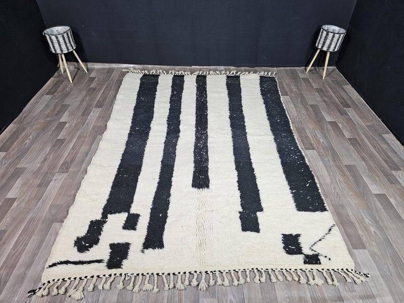 Beni Ouraine handwoven rug, traditional style, size 150x250 cm