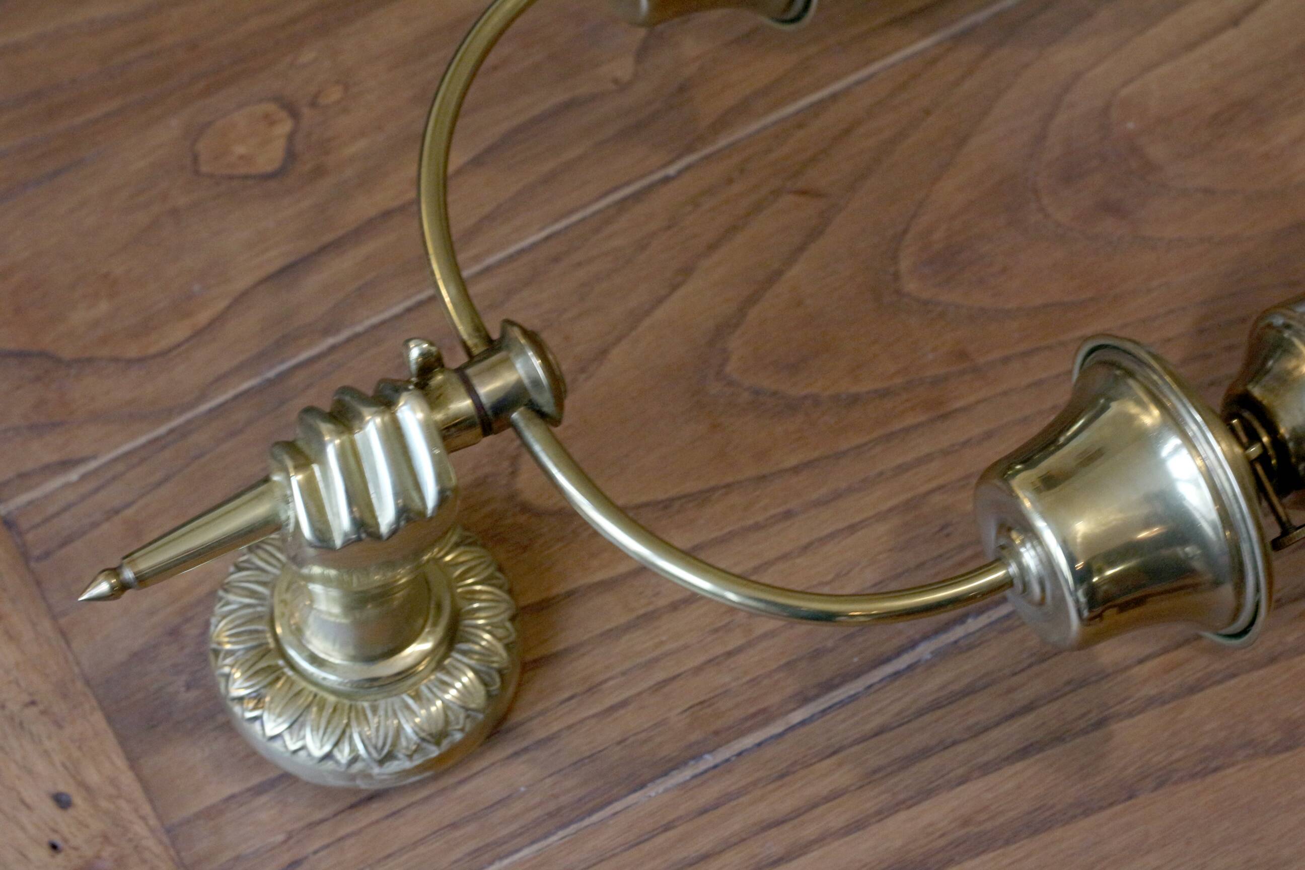 Applique en laiton ART DECO, deux globes en verre