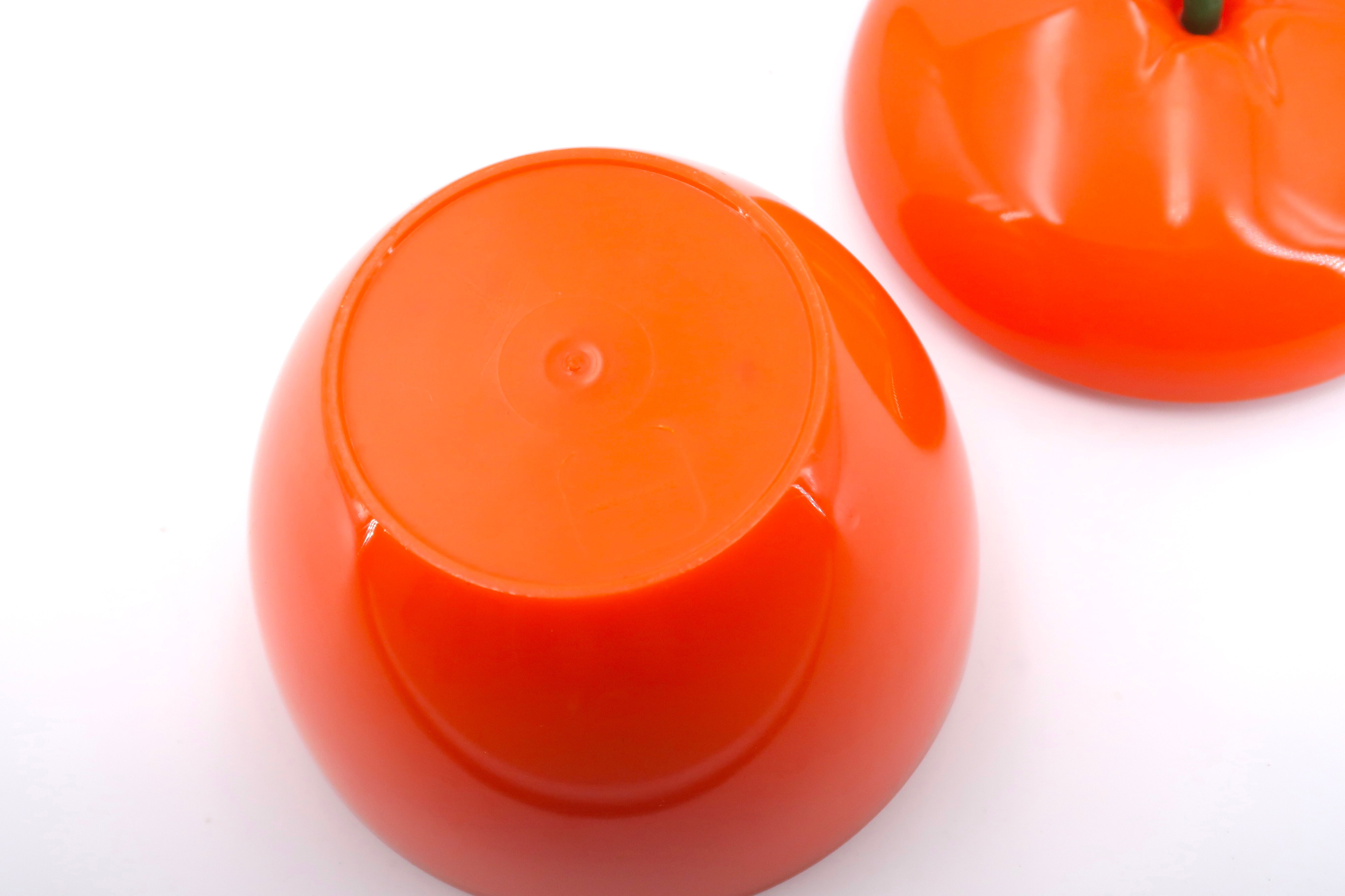 Pomme à glaçons orange en plastique, années 70