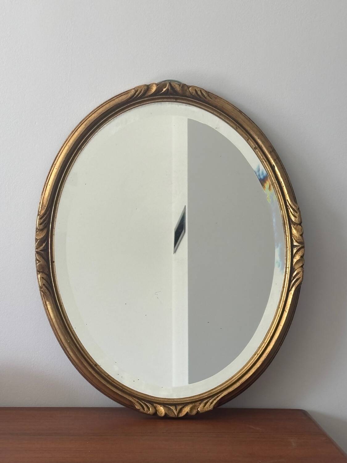 Antique oval mirror in wood and gilt stucco, Louis XV style