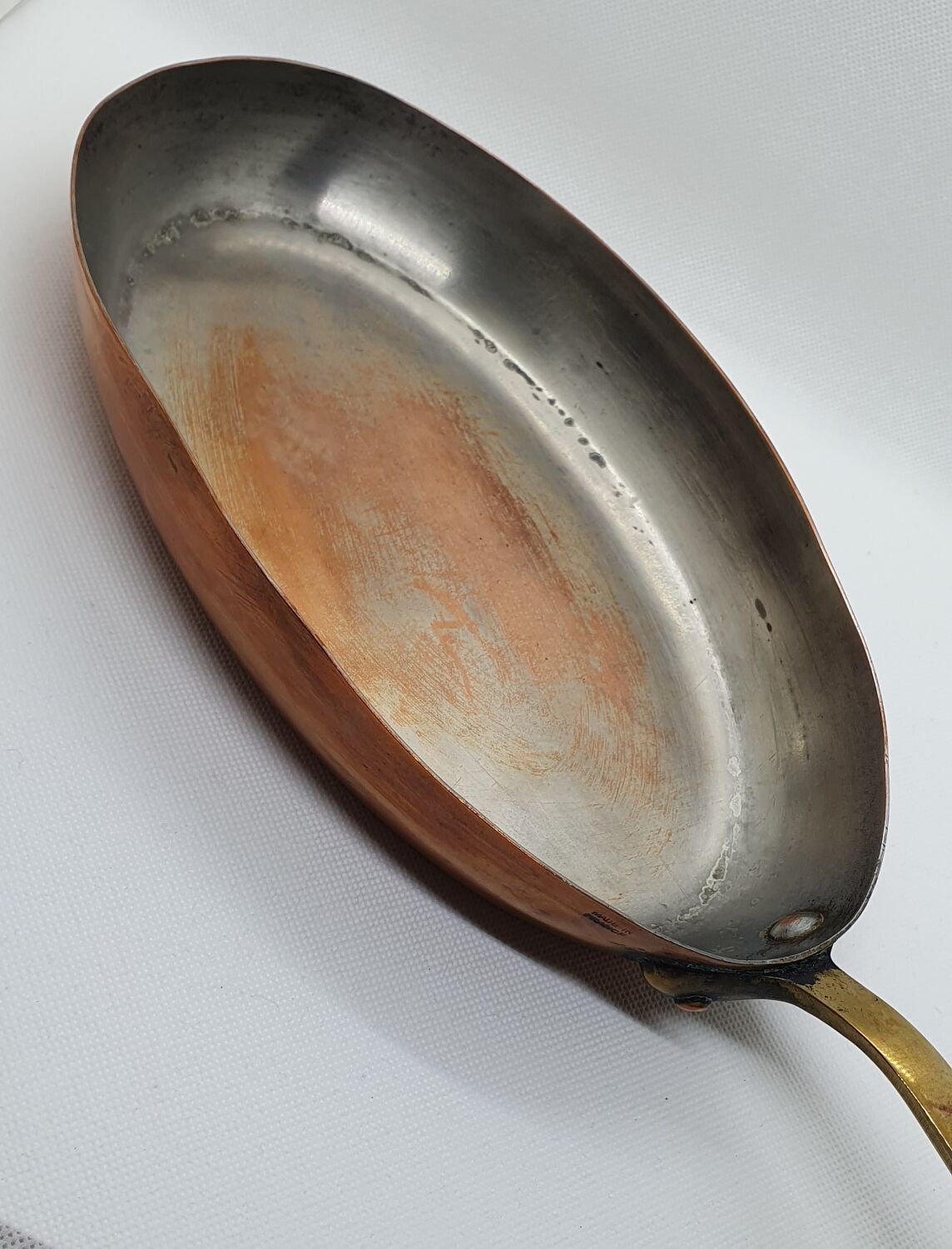 Oval copper stove