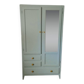 Armoire parisienne