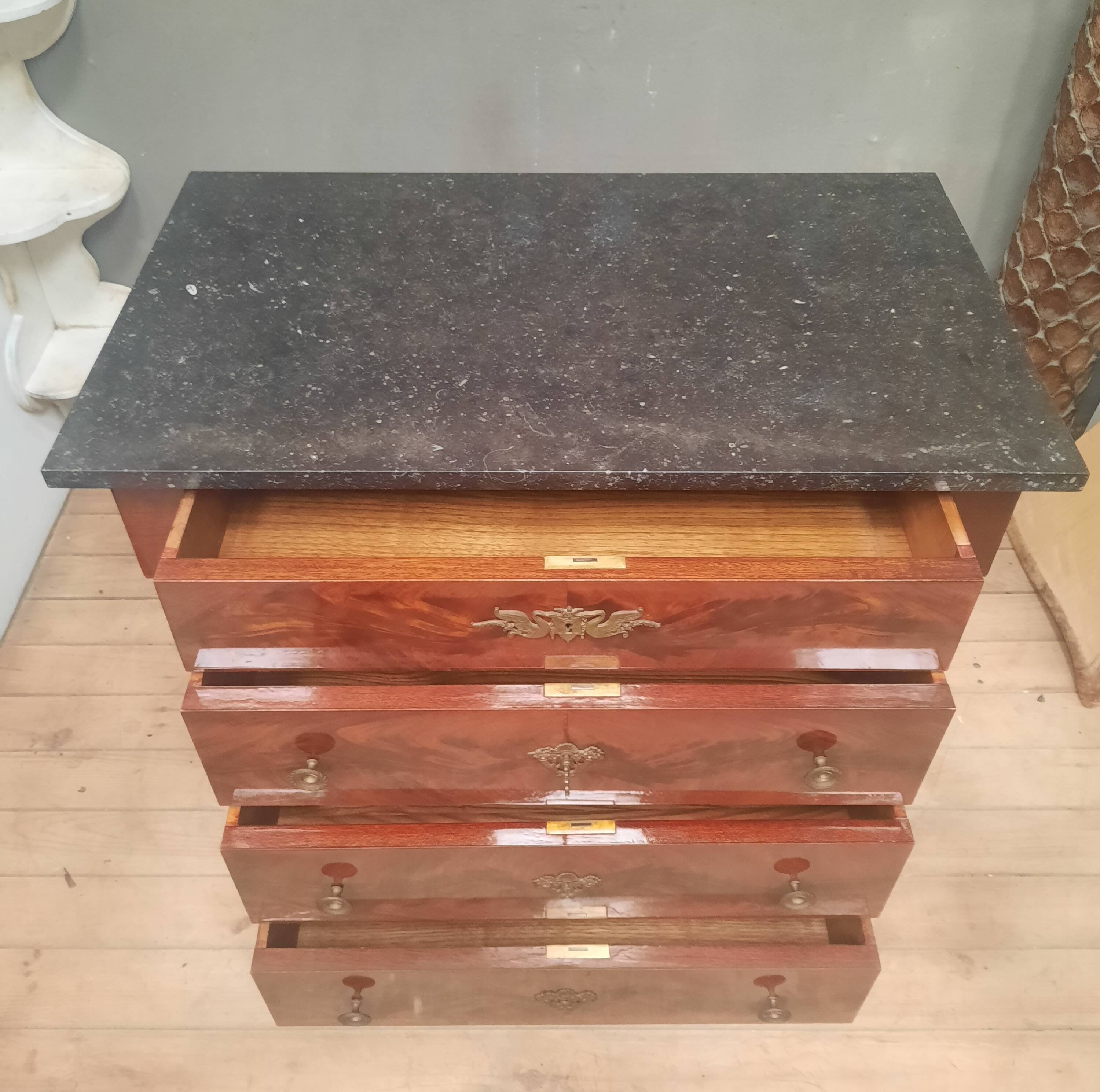 Commode en acajou style empire