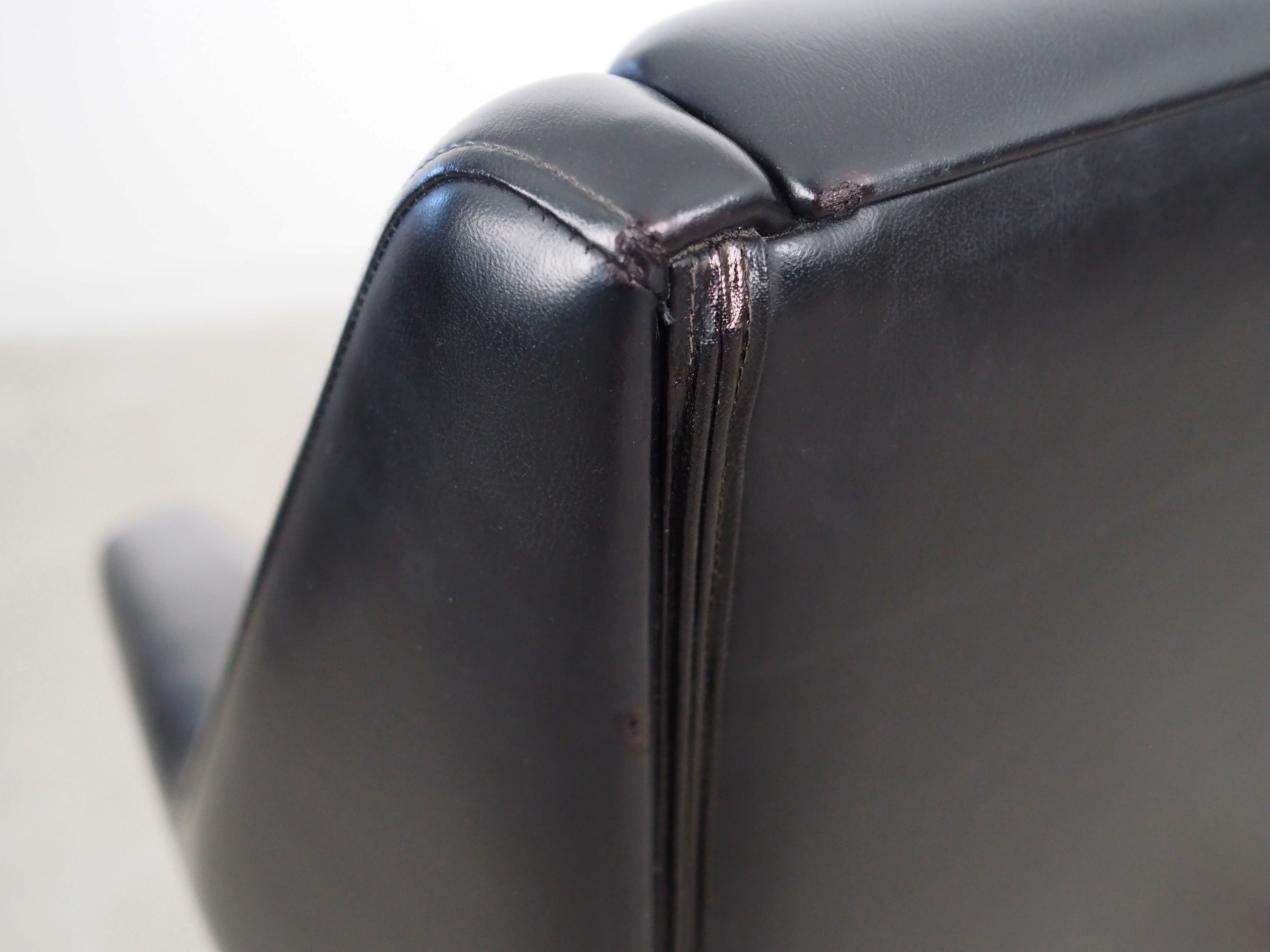 Leather armchair, danish design, 1970s, production: denmark