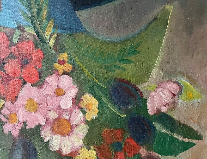 Peinture à l’huile vintage sur toile, années 1950 français nature morte de fleurs, fruits surplombant un village