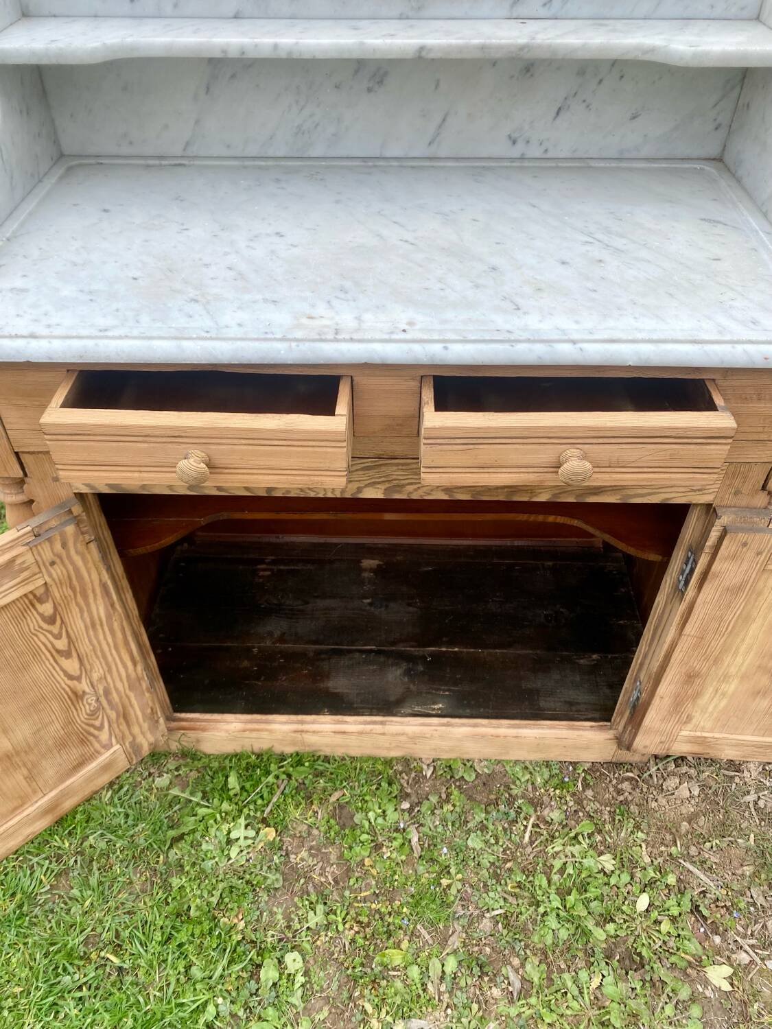 Meuble de toilette en marbre