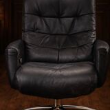 Modern Black Leather Swivel Armchair — Chrome Base — 2000s — H 107 cm