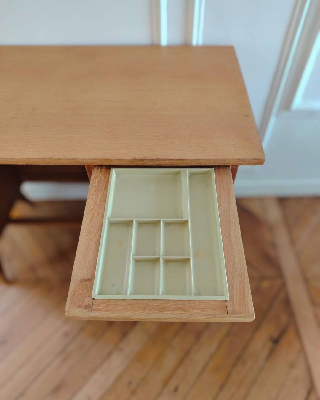 Bureau scandinave vintage rénové, années 50-60