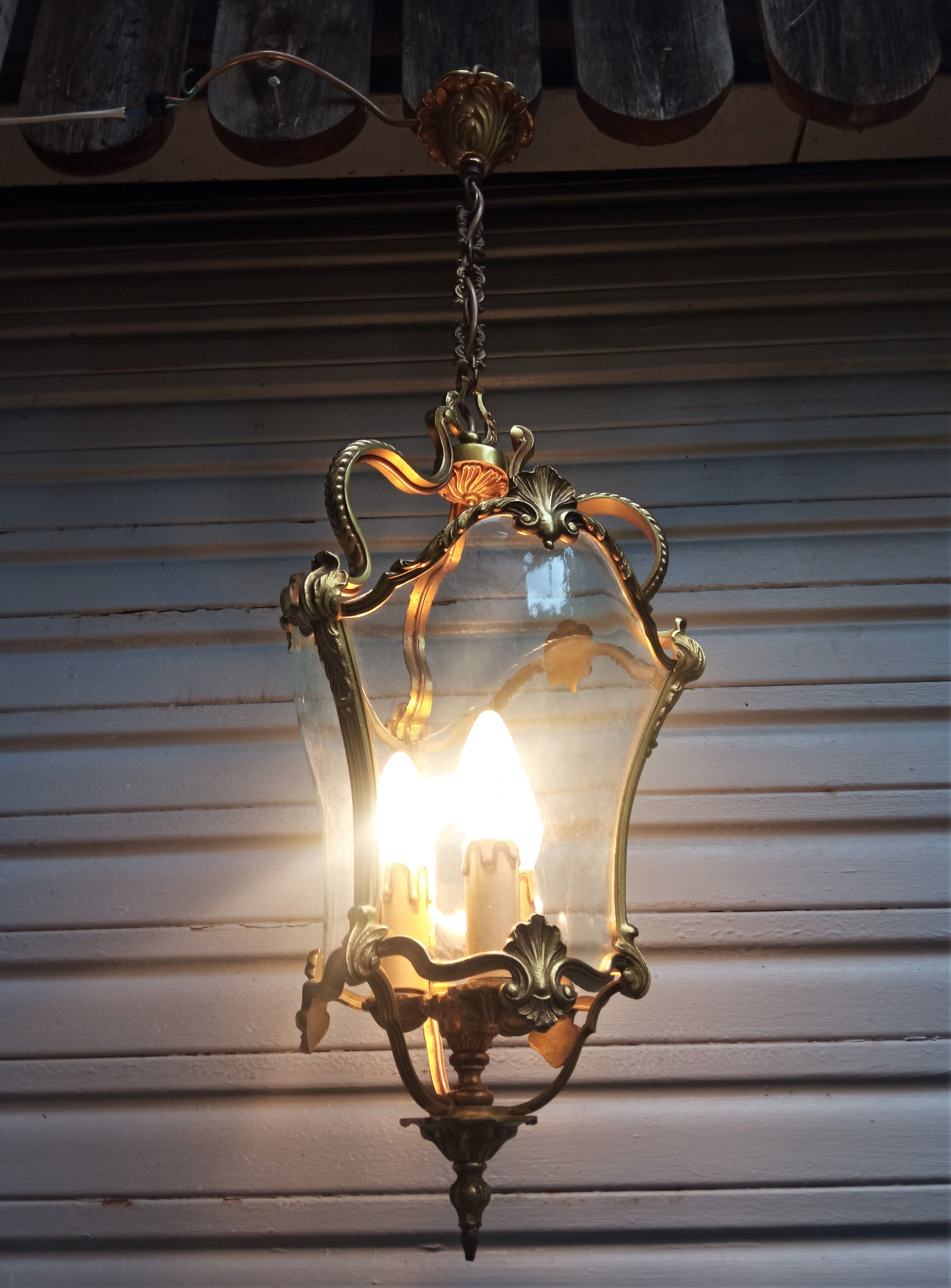 Bronze lantern Louis XV style in working order, curved glasses
