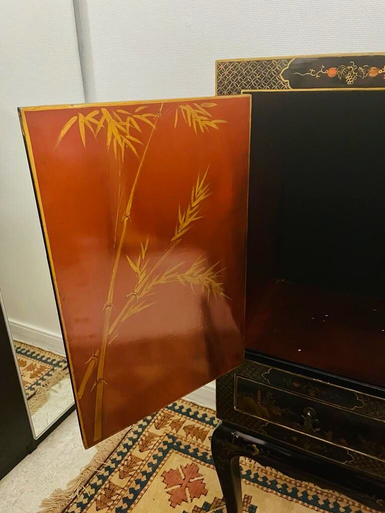 Bar furniture / coat of arms Chinese lacquered entrance