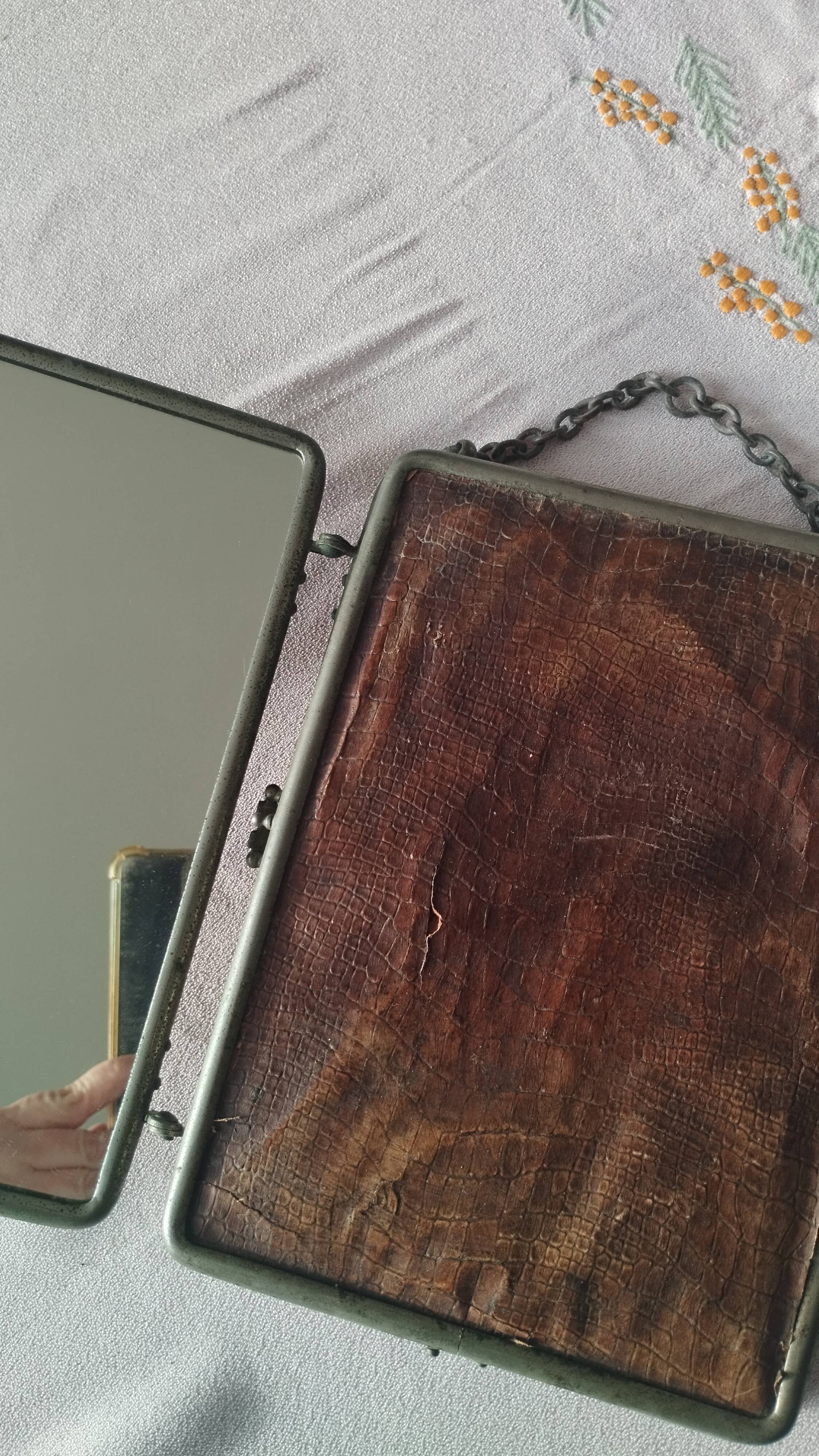 Triptych barber mirror