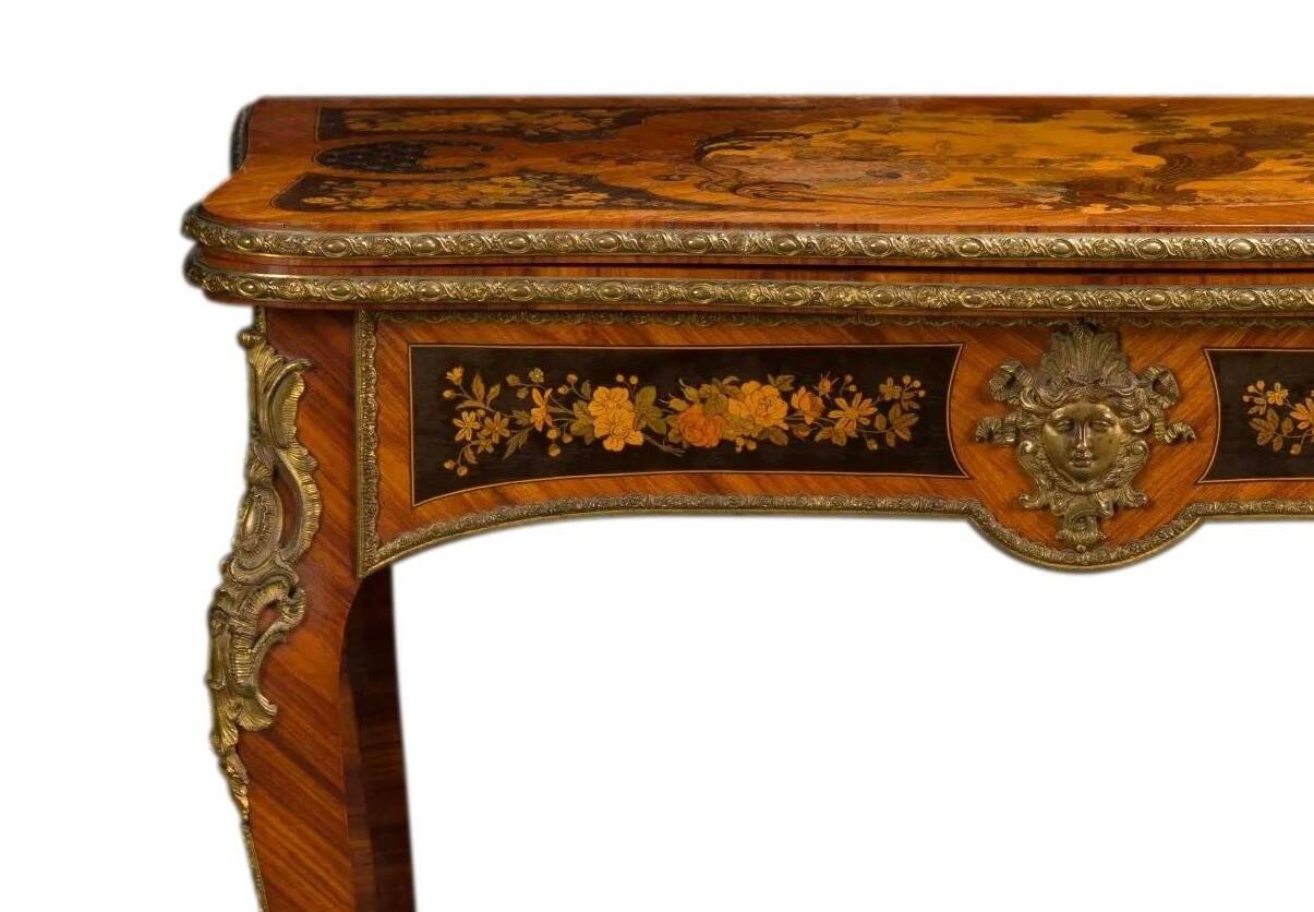 Console, game table in marquetry from the 19th century.