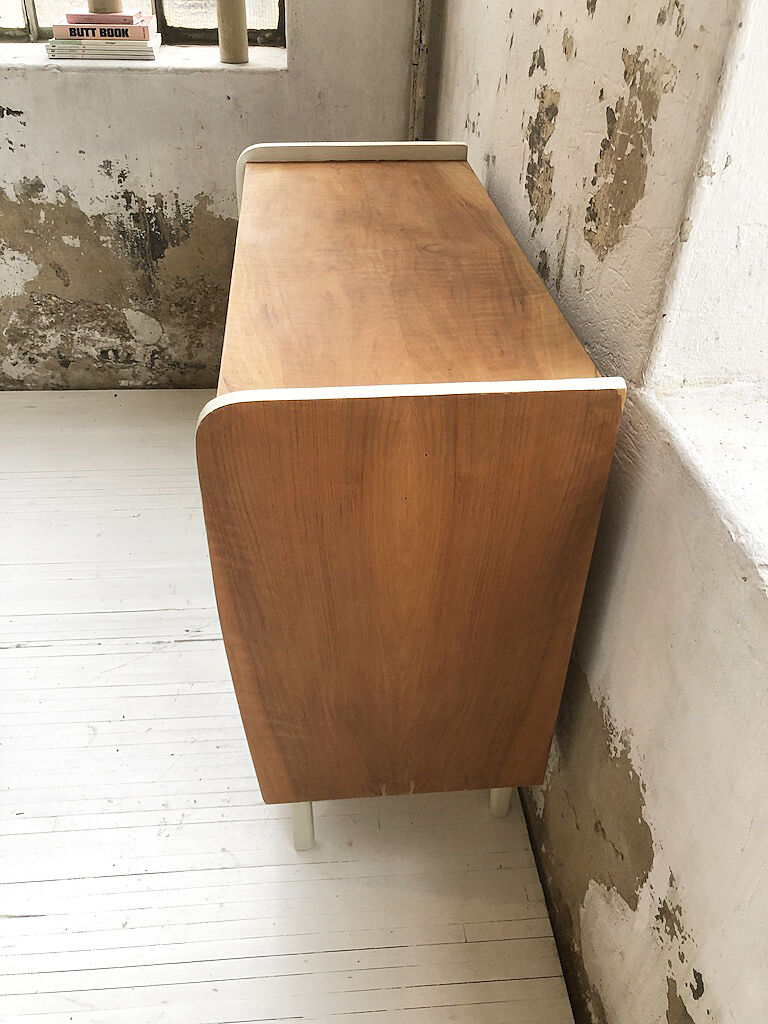 White vintage chest of drawers