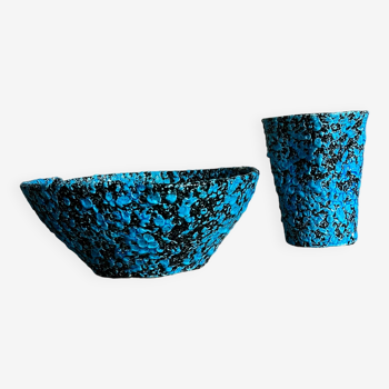 Une coupe et un vase en céramique crispée décor bleu et noir