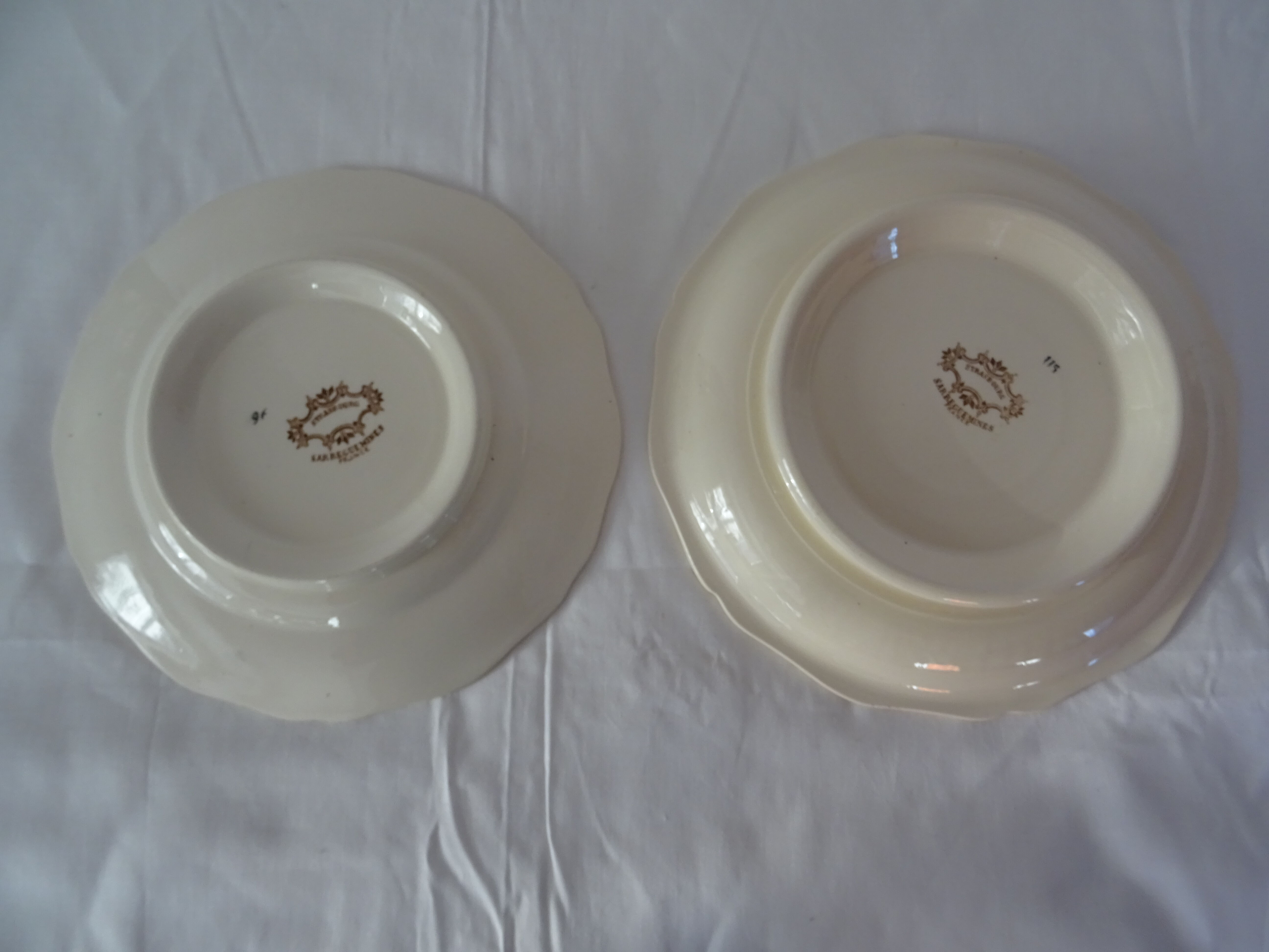 2 plats assiettes de présentation Sarreguemines 526112 faience fleurs STRASBOURG