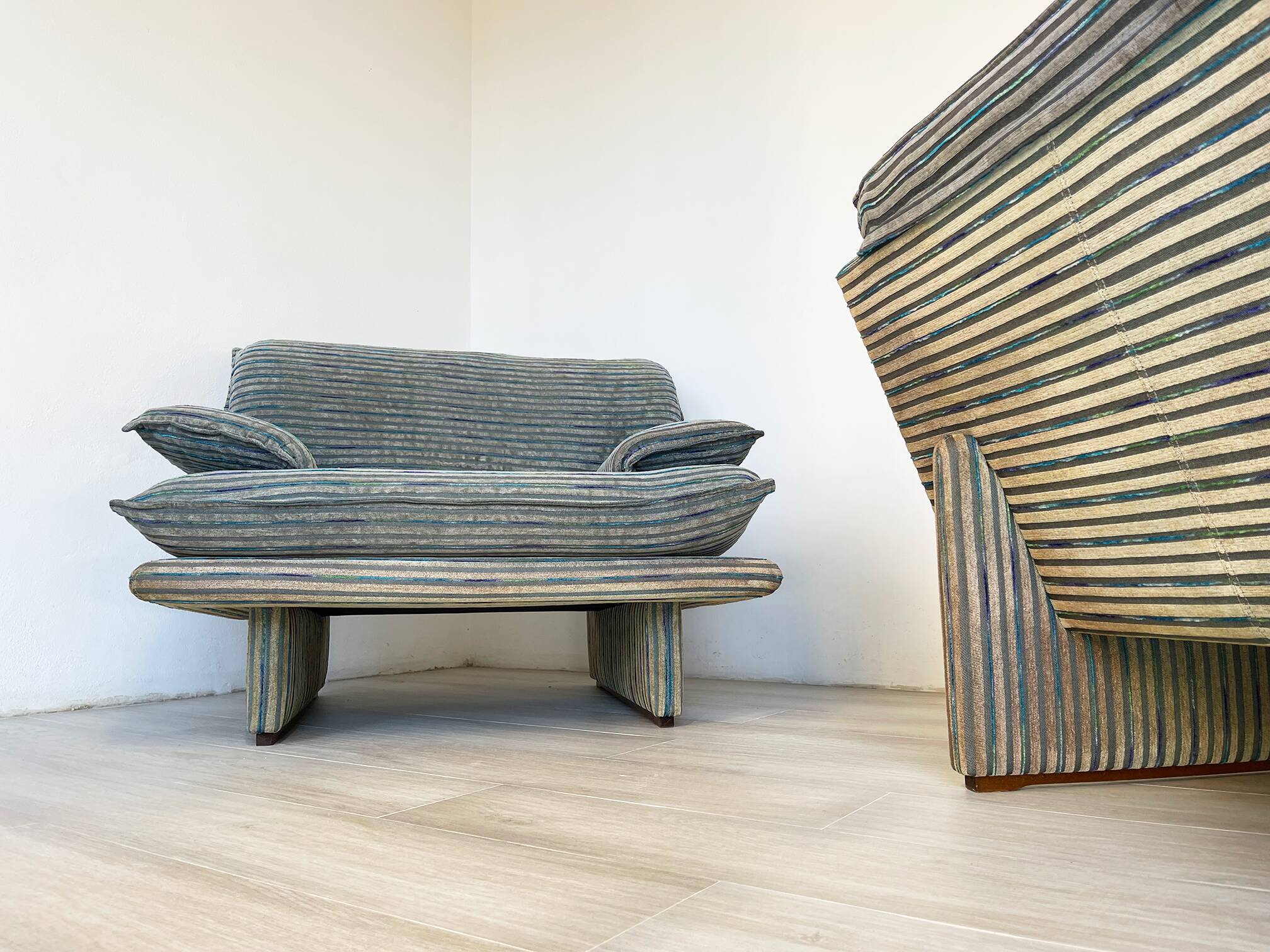 Fauteuil Grand Post Moderne des années 1980