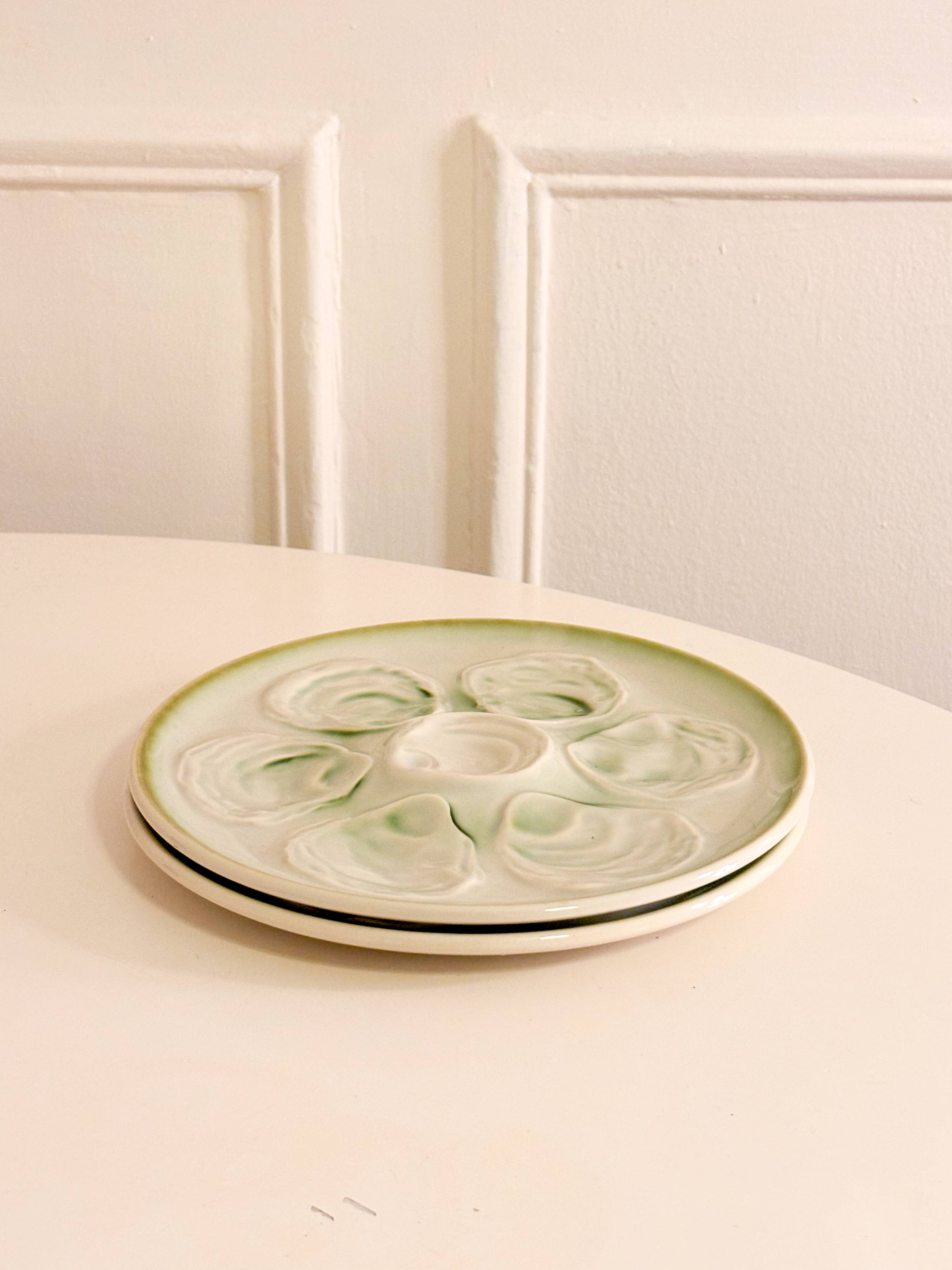 Paire d'assiettes à huîtres en barbotine, Bleu & Vert, 1960