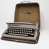 Typewriter Remington Monarch
