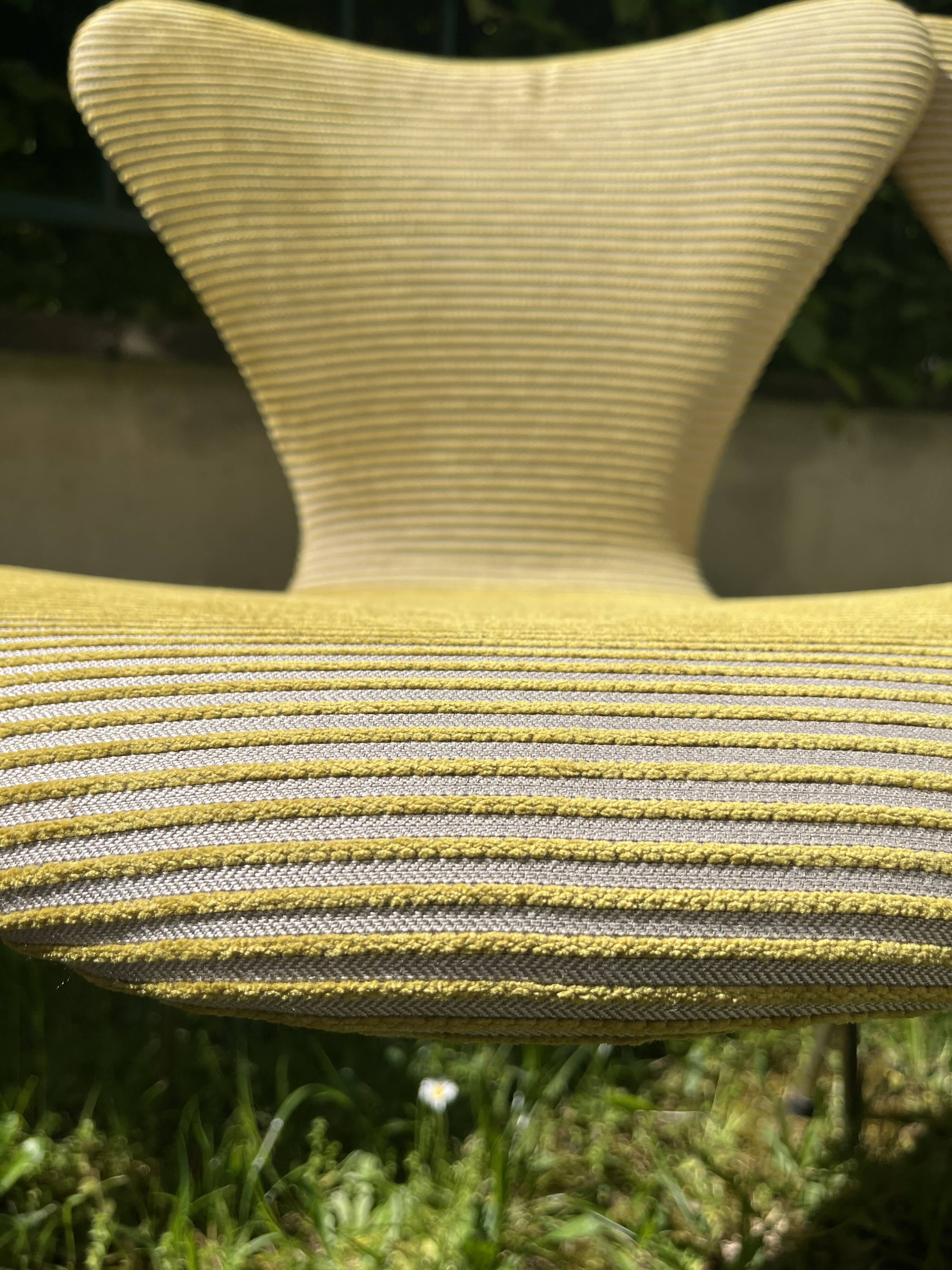 Set of 2 Jacobsen number 7 chairs, first series 1960.