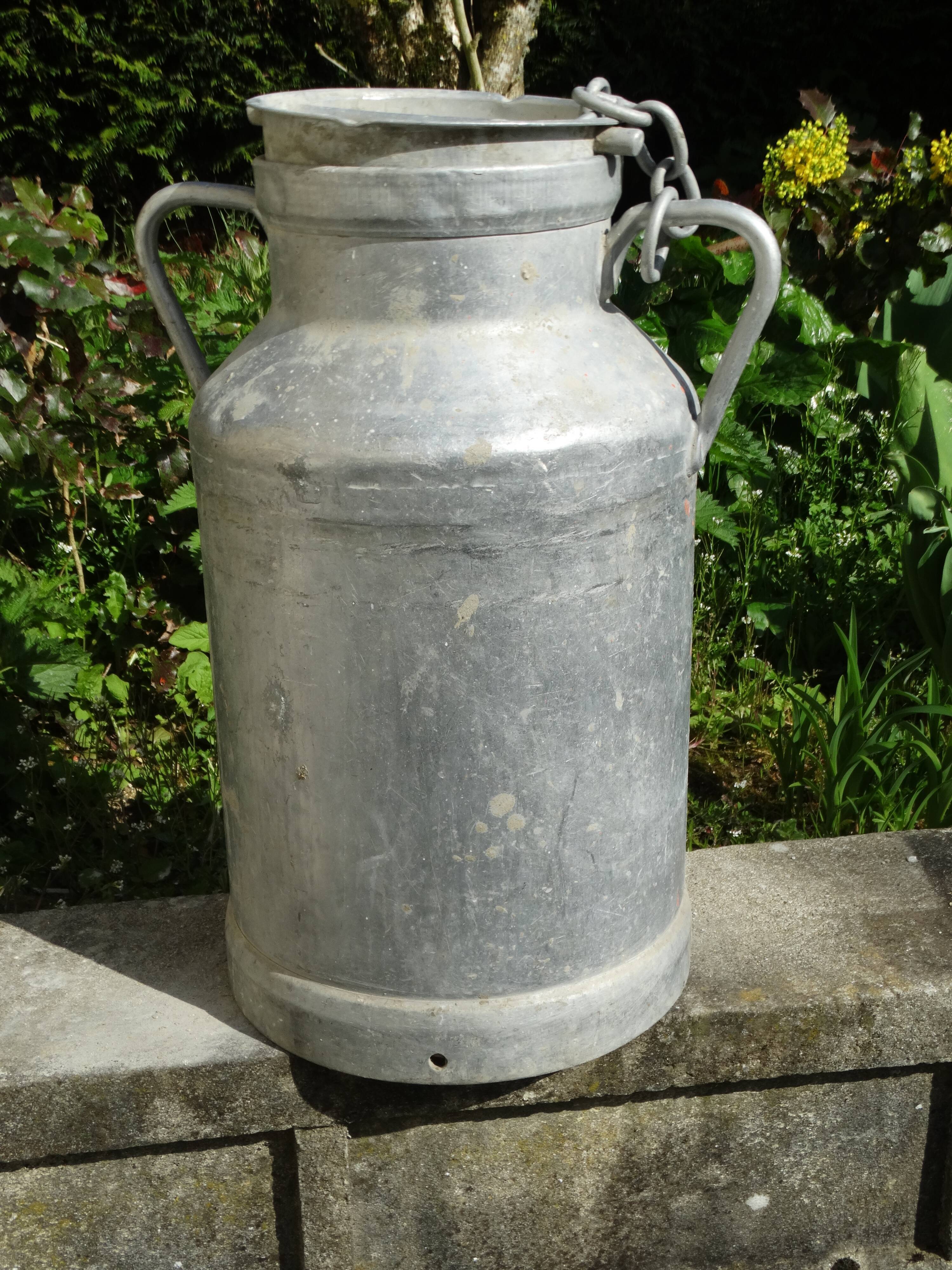 Nestle aluminum milk canister