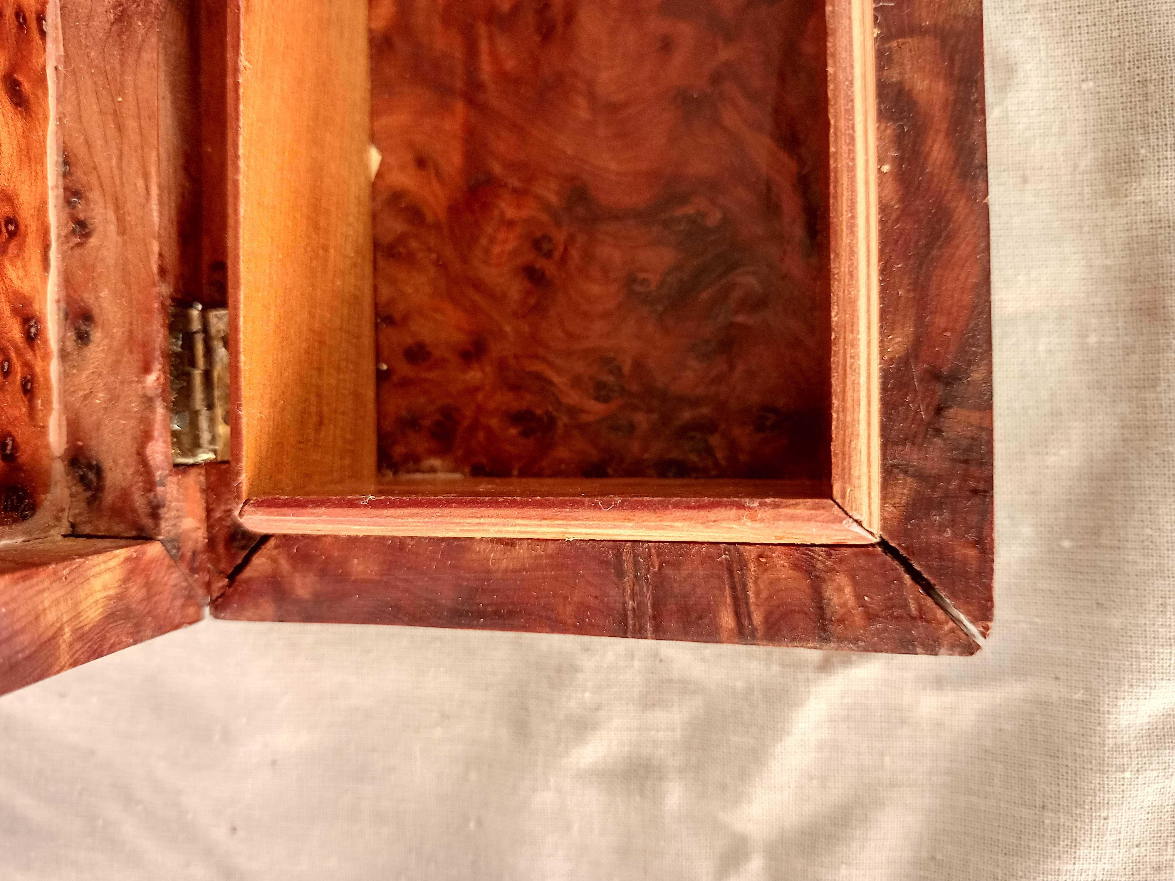 Solid cedar magnifying glass box