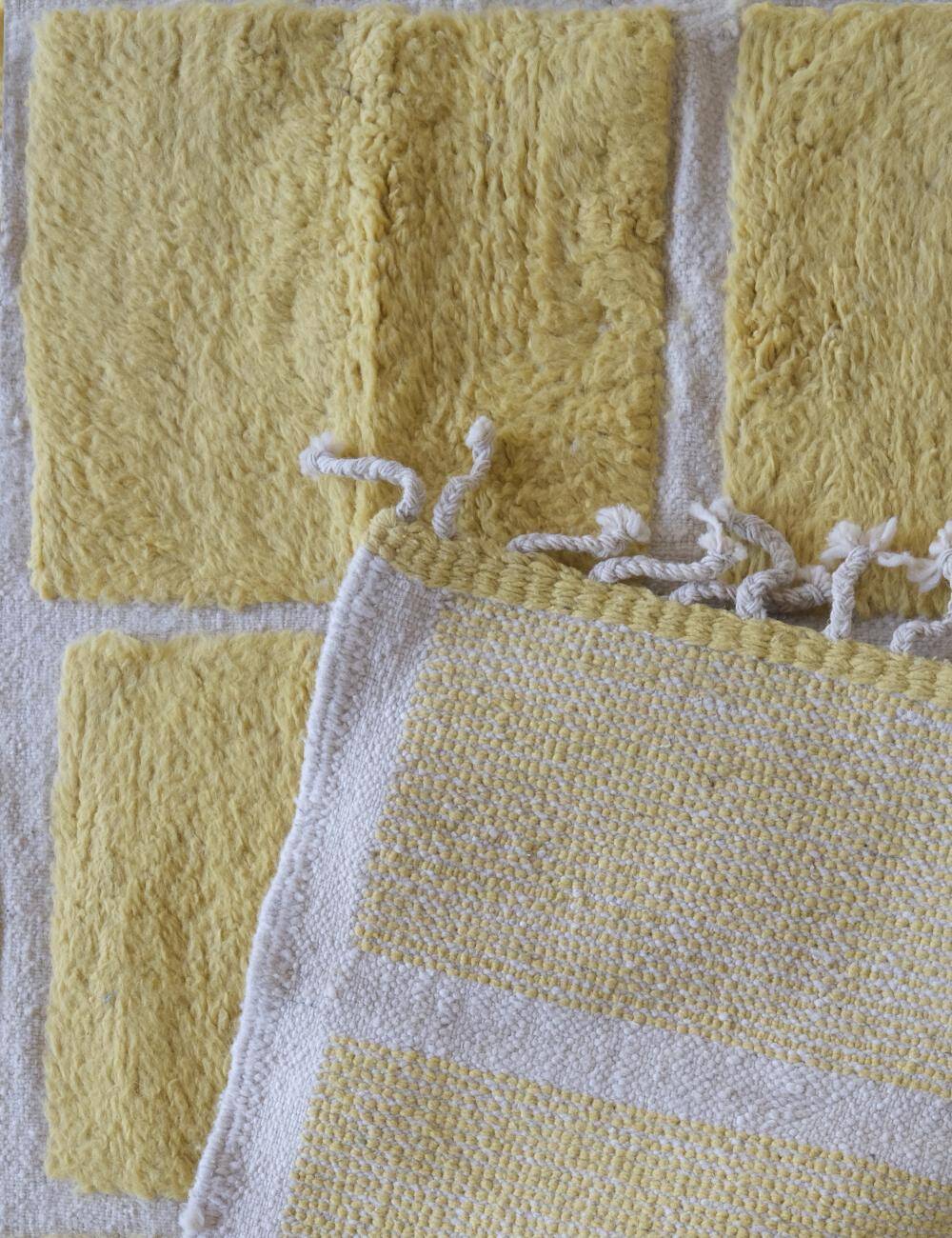 Tapis jaune contemporain