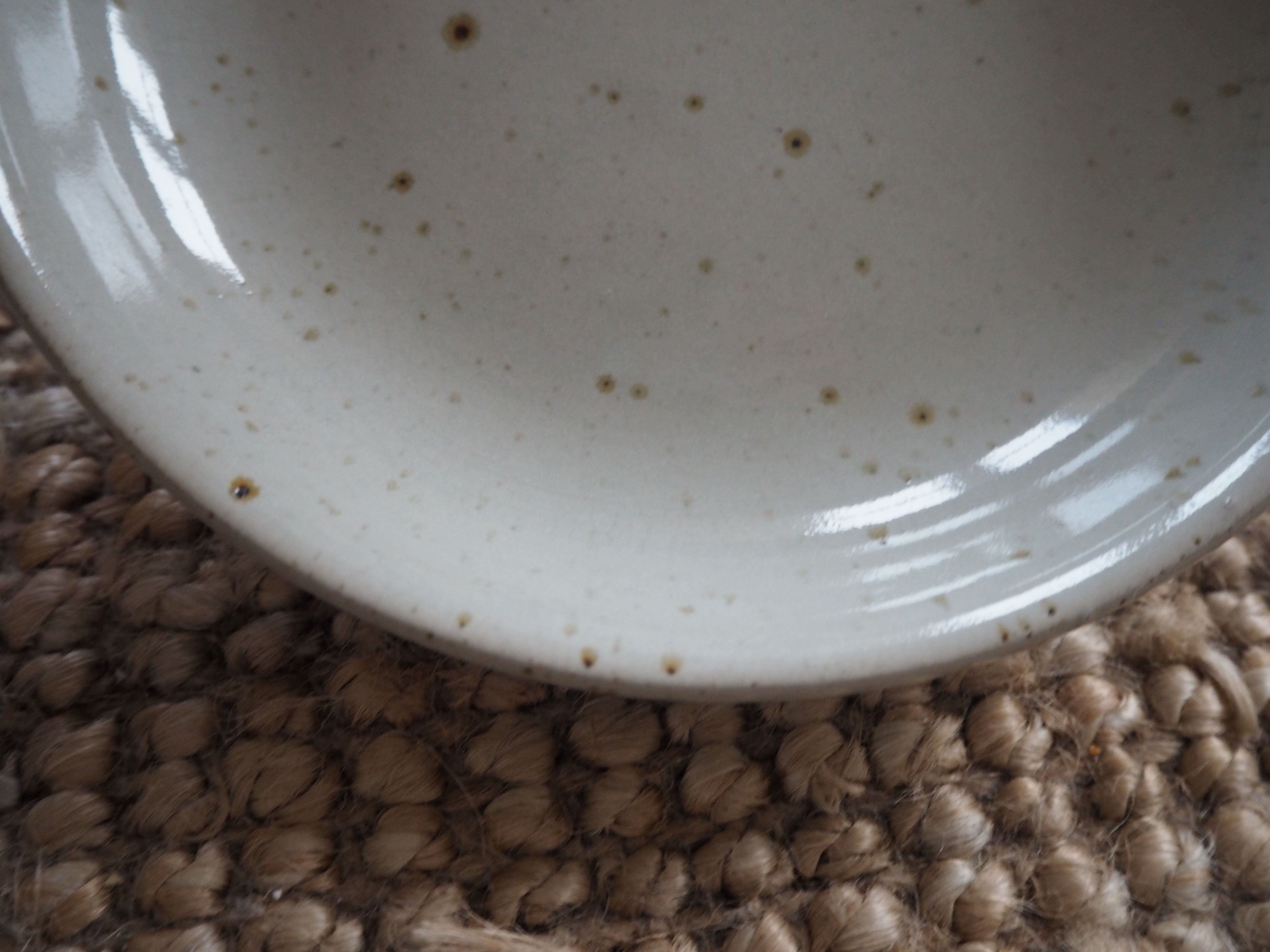 Set of 4 hollow plates in sandstone of the Marais