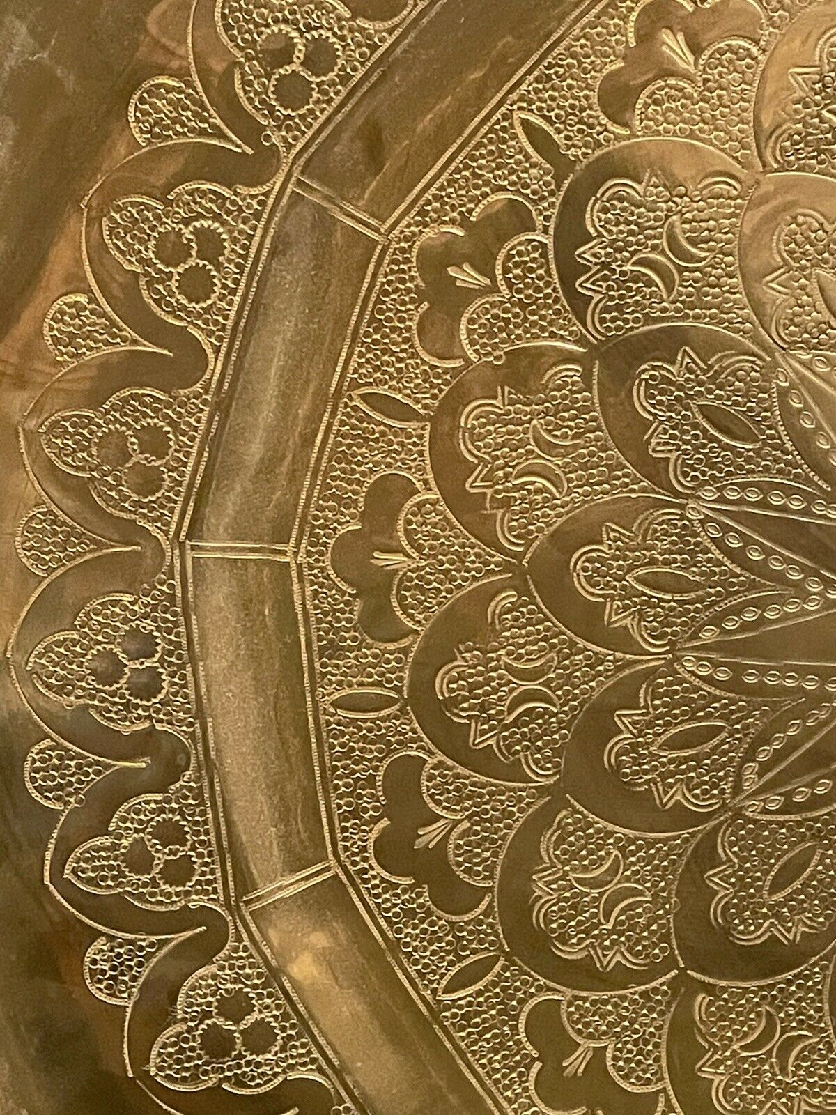 Superb large plateau chiseled oriental copper. chic ethnic vintage deco