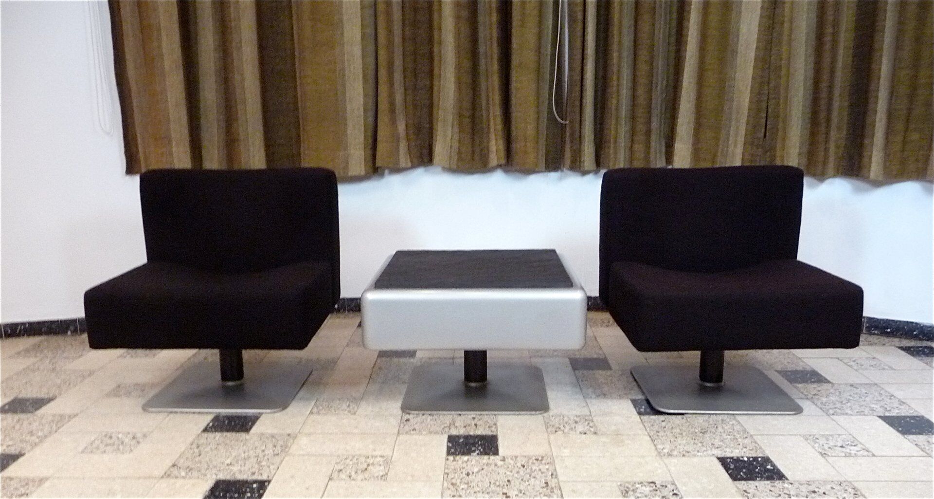 Chaises longues System 350 et table d'appoint par Herbert Hirche pour Mauser, 1974, ensemble de 3