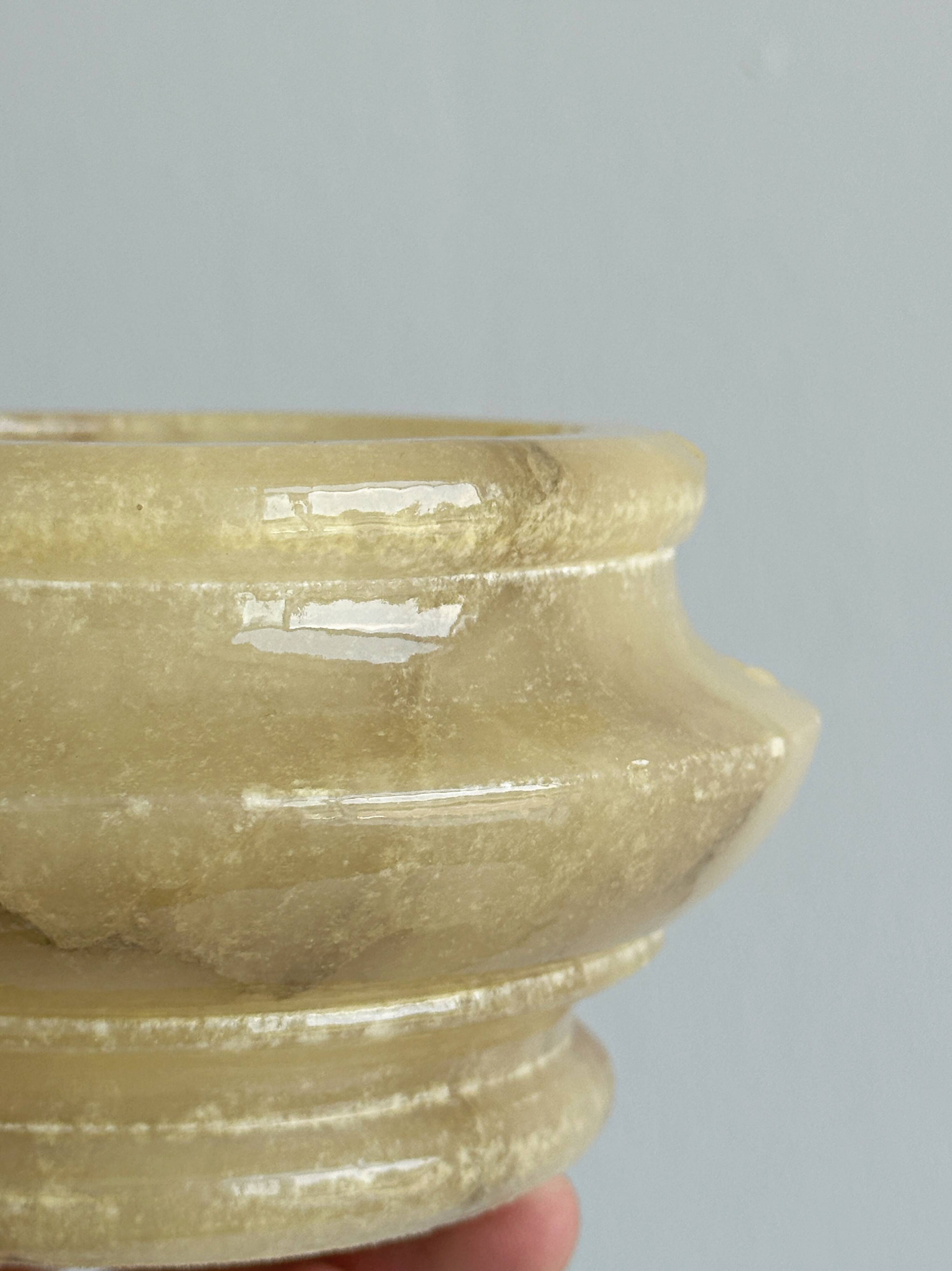 vide poche en onyx naturel tourné