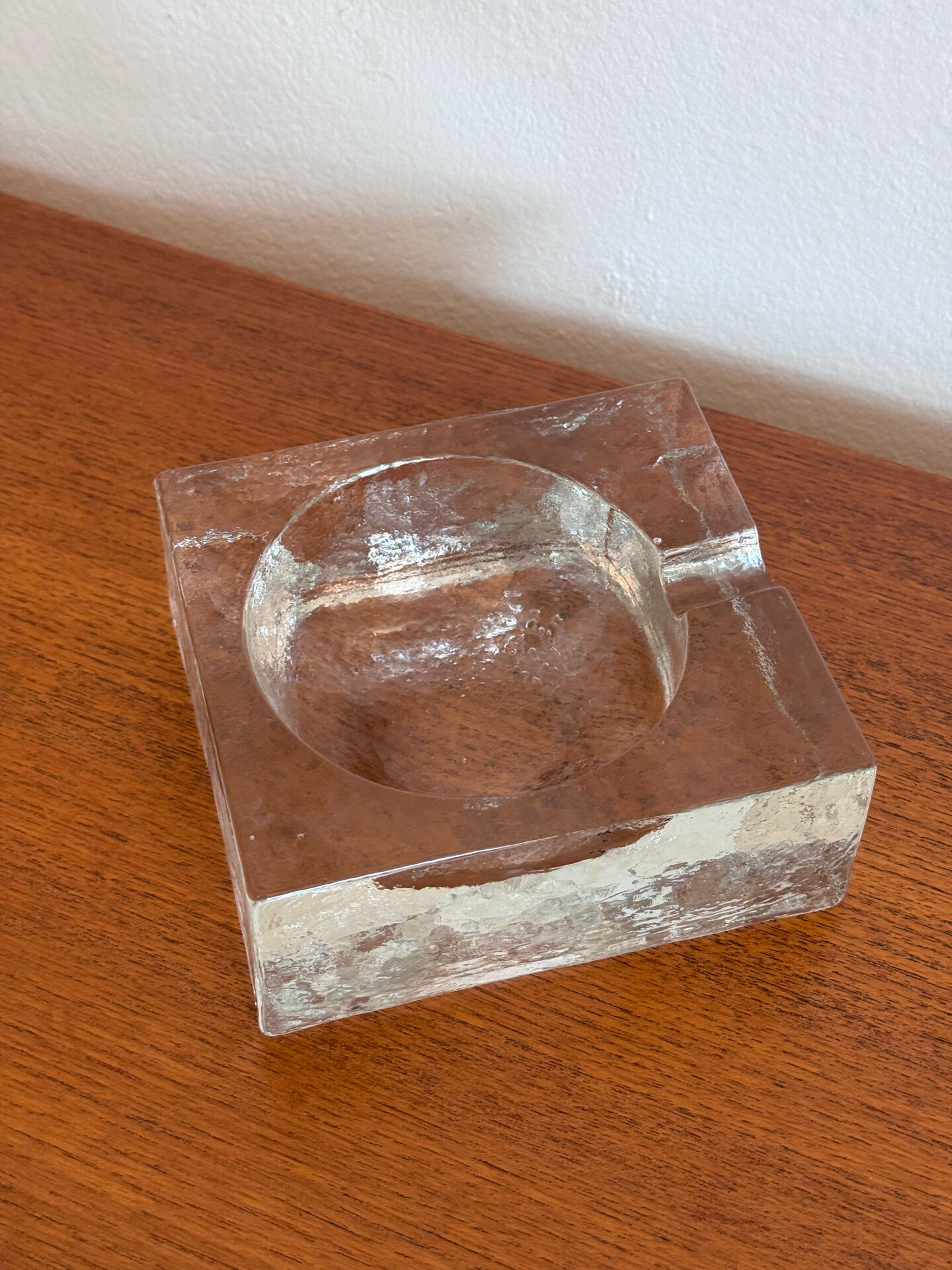 Vintage Brutalist schaal / asbak ijsglas
