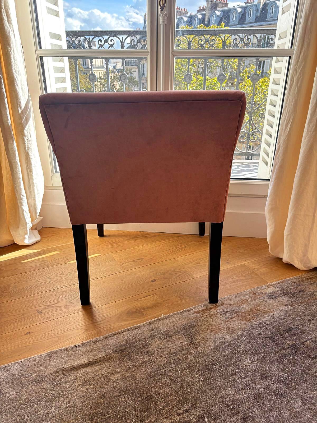 NV Gallery armchair in old rose velvet and its Calligaris cushion.
