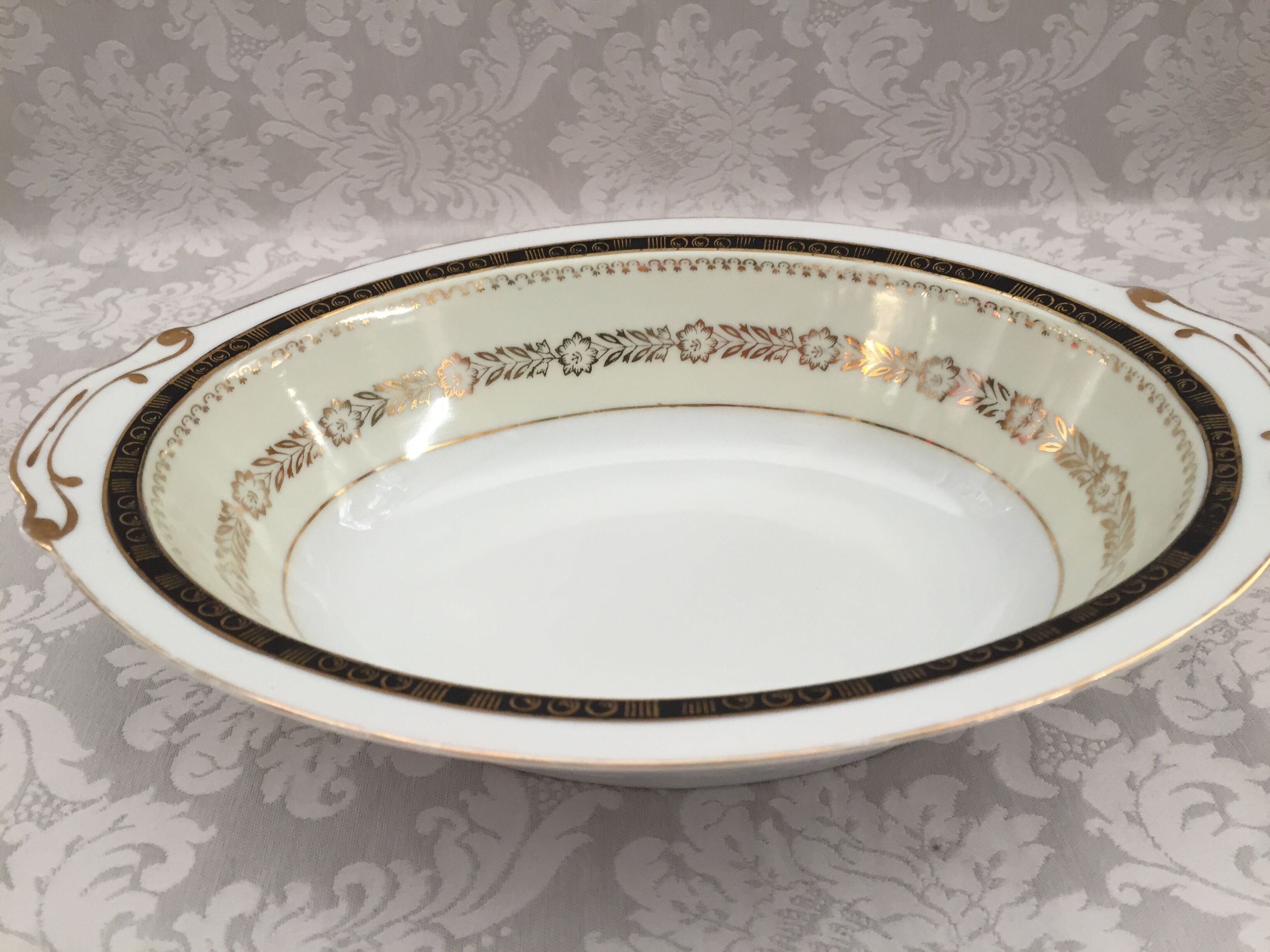 Two luxury porcelain service dishes art japan